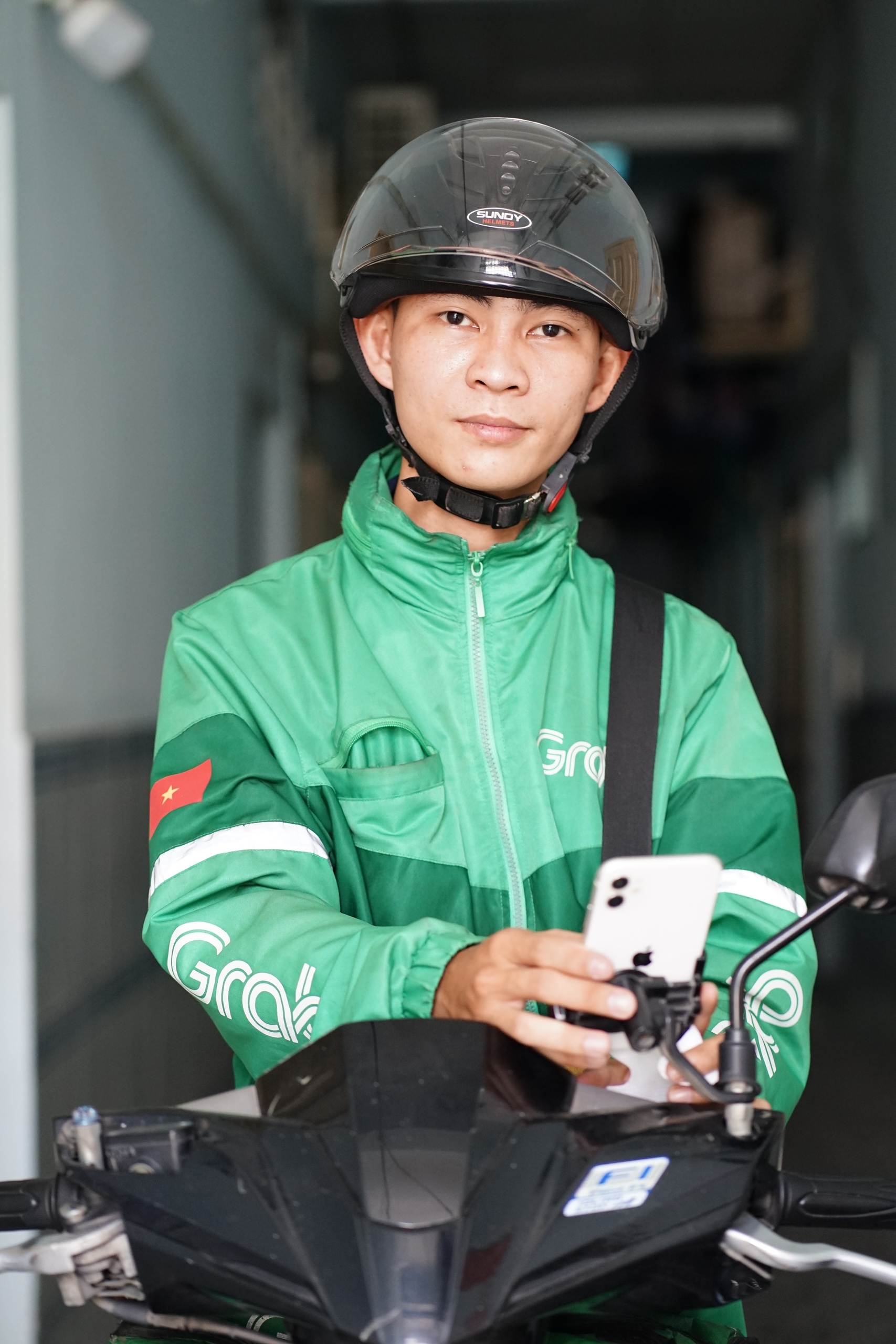 Chuyến xe 36 ng&agrave;n đồng gi&uacute;p b&eacute; g&aacute;i t&igrave;m cha của Trần Phi Vũ: "Đ&ocirc;i l&uacute;c cũng chạnh l&ograve;ng v&igrave; ho&agrave;n cảnh m&igrave;nh kh&oacute; khăn n&ecirc;n kh&ocirc;ng gi&uacute;p được nhiều"- Ảnh 5.