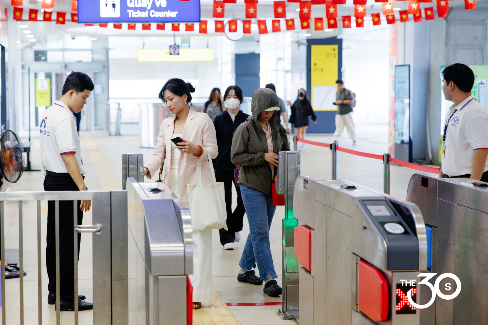 Cất &ocirc; t&ocirc; đi metro, &ldquo;chị Dung&rdquo; ở TP.HCM tiết kiệm 52 triệu một năm: Mua v&agrave;ng, ăn sang cũng thấy an t&acirc;m hẳn- Ảnh 7.