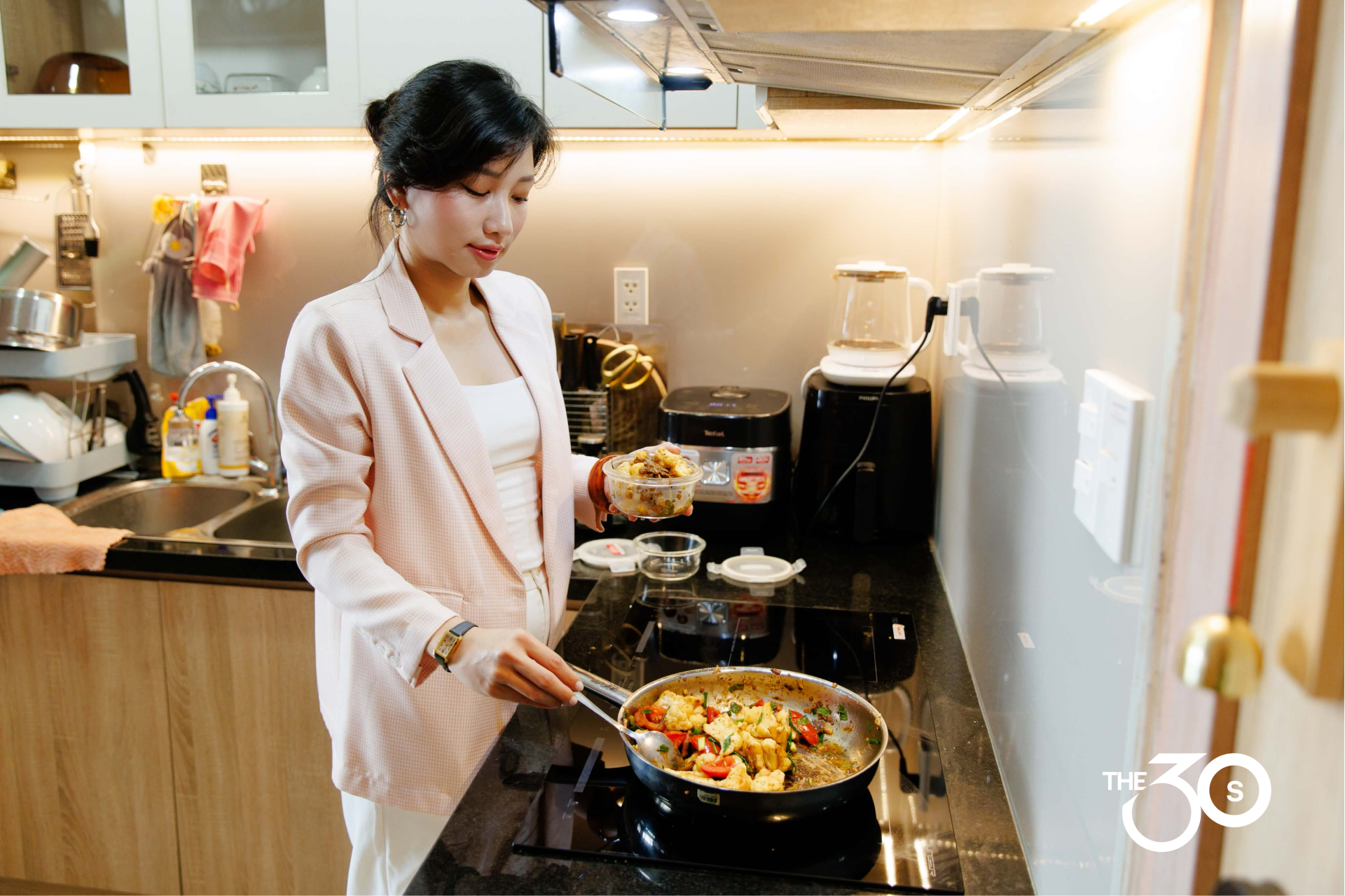 Cất &ocirc; t&ocirc; đi metro, &ldquo;chị Dung&rdquo; ở TP.HCM tiết kiệm 52 triệu một năm: Mua v&agrave;ng, ăn sang cũng thấy an t&acirc;m hẳn- Ảnh 3.