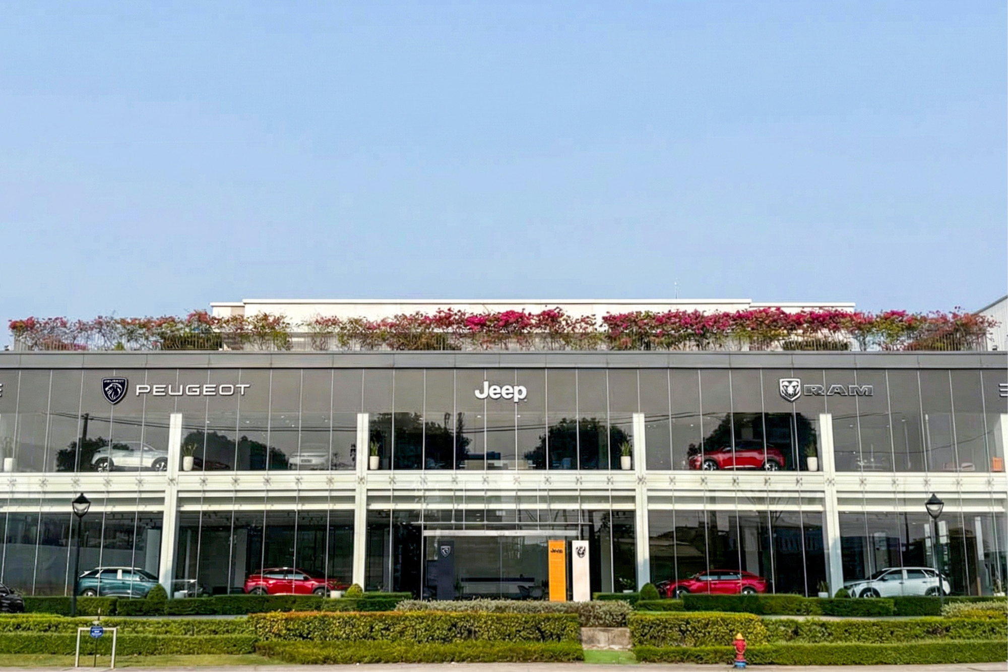 Chủ xe Jeep, RAM tại Việt Nam kh&ocirc;ng c&ograve;n cảnh 'đau đầu' lo bảo dưỡng, sửa chữa: THACO c&ocirc;ng bố m&ocirc; h&igrave;nh mới đầu ti&ecirc;n trong ĐN&Aacute;, đi đ&acirc;u cũng c&oacute; đại l&yacute;, xưởng dịch vụ- Ảnh 2.