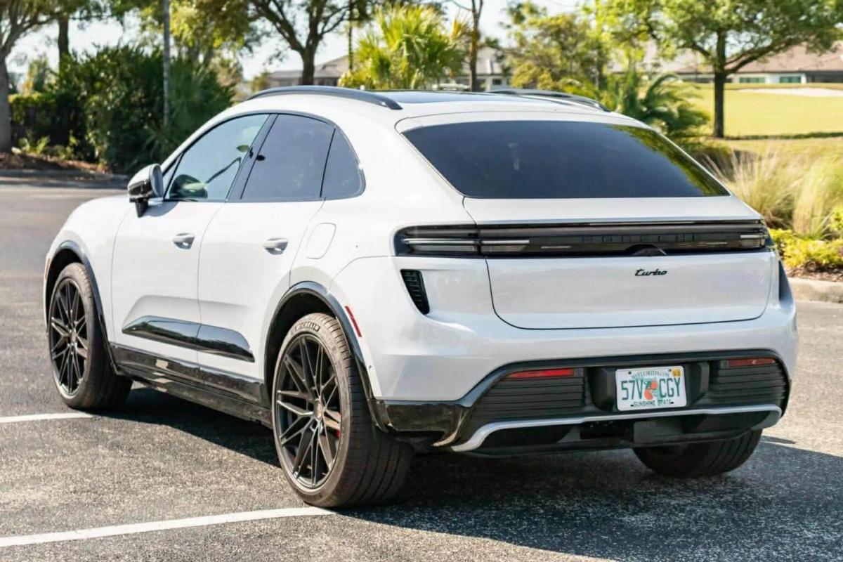 Porsche Macan Electric mất gi&aacute; tới 27% chỉ sau 2.400 km- Ảnh 2.
