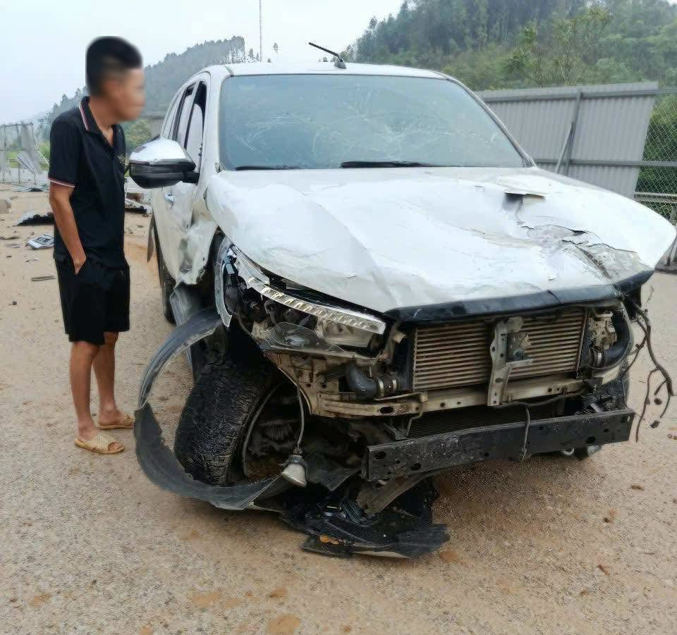 Vụ thiếu t&aacute; c&ocirc;ng an tử vong khi xe &ocirc; t&ocirc; t&ocirc;ng r&agrave;o chắn tr&ecirc;n cao tốc: X&aacute;c định nguy&ecirc;n nh&acirc;n- Ảnh 1.