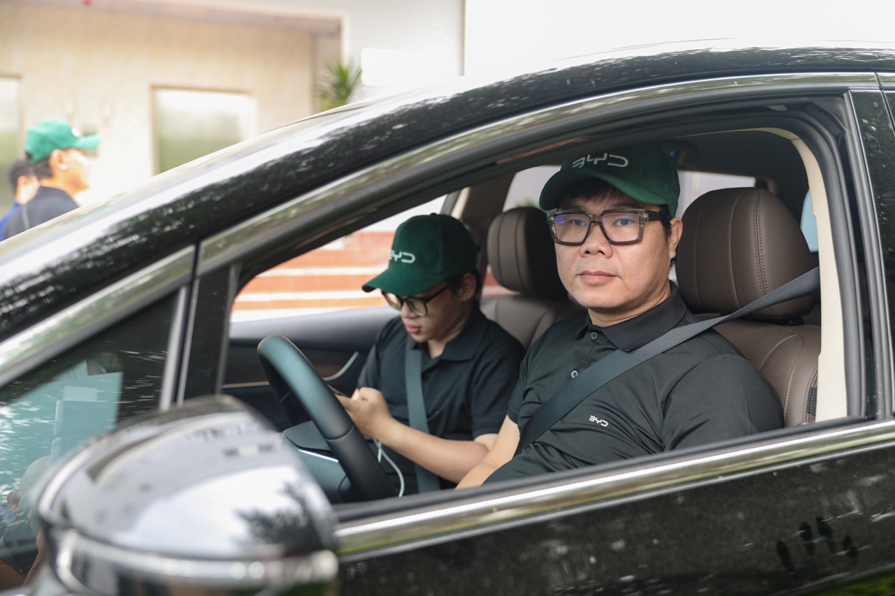 C&agrave;y dịch vụ 50.000km trong 8 th&aacute;ng, chủ xe BYD M6 chia sẻ: 'Kiếm 1,5 triệu/ng&agrave;y, chỉ d&aacute;m chạy đường quen, phải t&iacute;nh to&aacute;n v&igrave; hạn chế điểm sạc'- Ảnh 1.