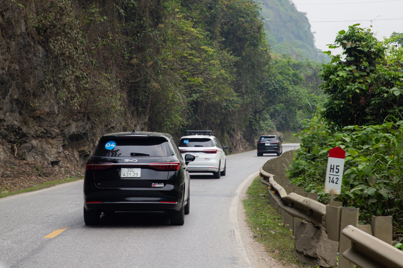 C&agrave;y dịch vụ 50.000km trong 8 th&aacute;ng, chủ xe BYD M6 chia sẻ: 'Kiếm 1,5 triệu/ng&agrave;y, chỉ d&aacute;m chạy đường quen, phải t&iacute;nh to&aacute;n v&igrave; hạn chế điểm sạc'- Ảnh 3.