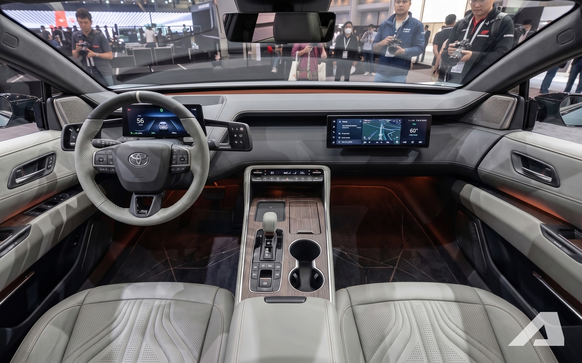 Xem trước Toyota Corolla Cross đời mới: K&iacute;ch thước lớn hơn, d&aacute;ng g&oacute;c cạnh hơn, nội thất sẽ thay đổi lớn, c&oacute; thể th&ecirc;m PHEV- Ảnh 3.