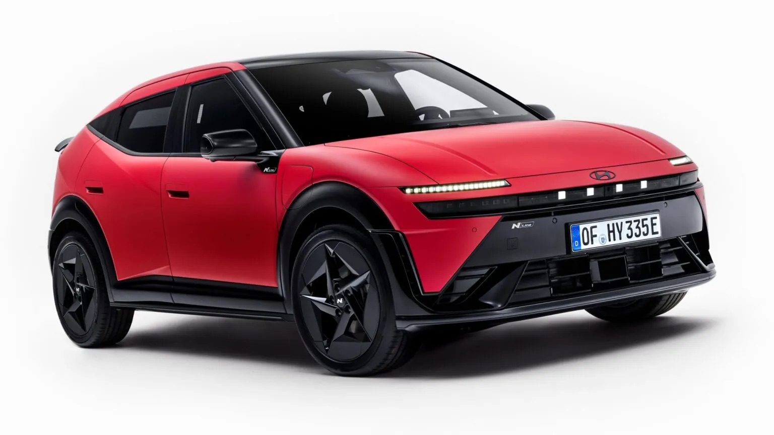 Hyundai Ioniq 3 ra mắt: D&aacute;ng chất chơi hơn hẳn Ioniq 5 ở Việt Nam, t&iacute;ch hợp m&agrave;n h&igrave;nh c&ocirc;ng nghệ mới đầu ti&ecirc;n của h&atilde;ng, chạy gần 500km/sạc- Ảnh 1.