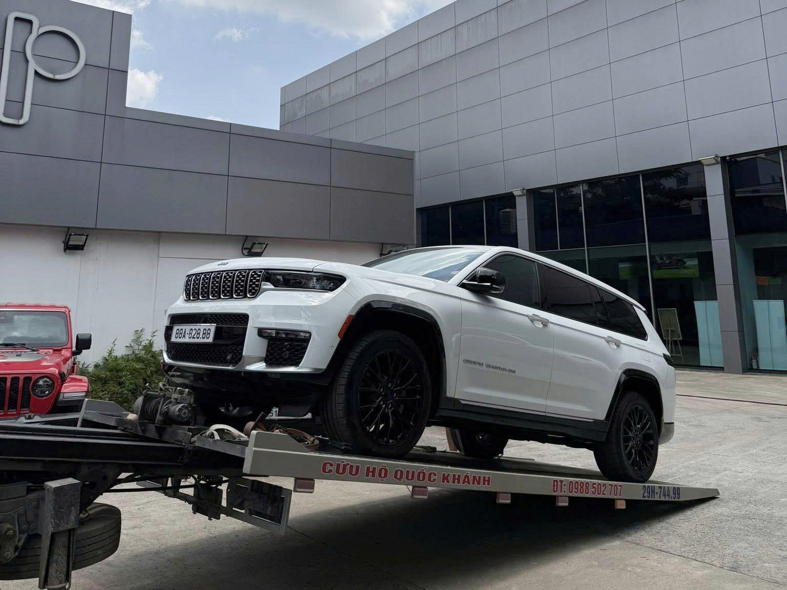 Chủ xe Jeep, RAM tại Việt Nam kh&ocirc;ng c&ograve;n cảnh 'đau đầu' lo bảo dưỡng, sửa chữa: THACO c&ocirc;ng bố m&ocirc; h&igrave;nh mới đầu ti&ecirc;n trong ĐN&Aacute;, đi đ&acirc;u cũng c&oacute; đại l&yacute;, xưởng dịch vụ- Ảnh 1.