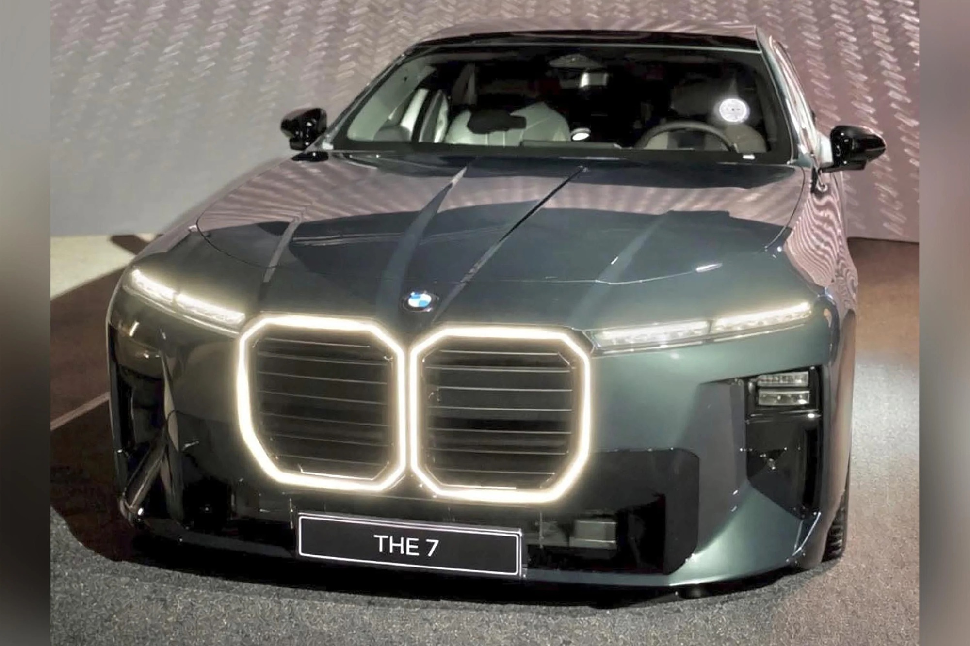 Tại triển l&atilde;m ngay s&aacute;t Việt Nam n&agrave;y, c&aacute;c h&atilde;ng nội địa đang nhắm gi&agrave;nh kh&aacute;ch của Porsche, Mercedes, BMW- Ảnh 2.