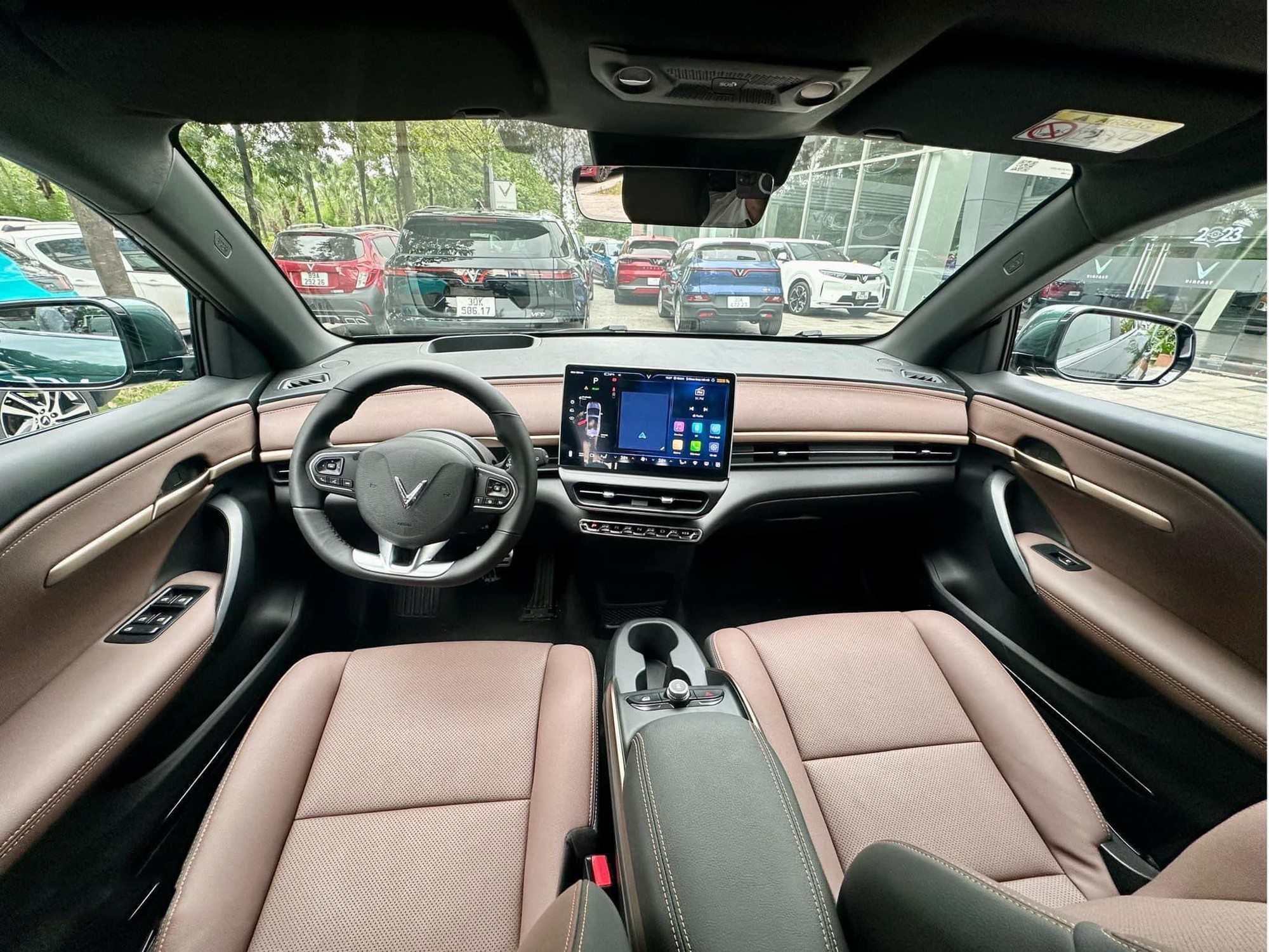 Rapper nh&oacute;m Da LAB bất ngờ tậu VinFast VF 6: 'Chưa mua được 911 n&ecirc;n tậu 6 trước vậy'- Ảnh 5.