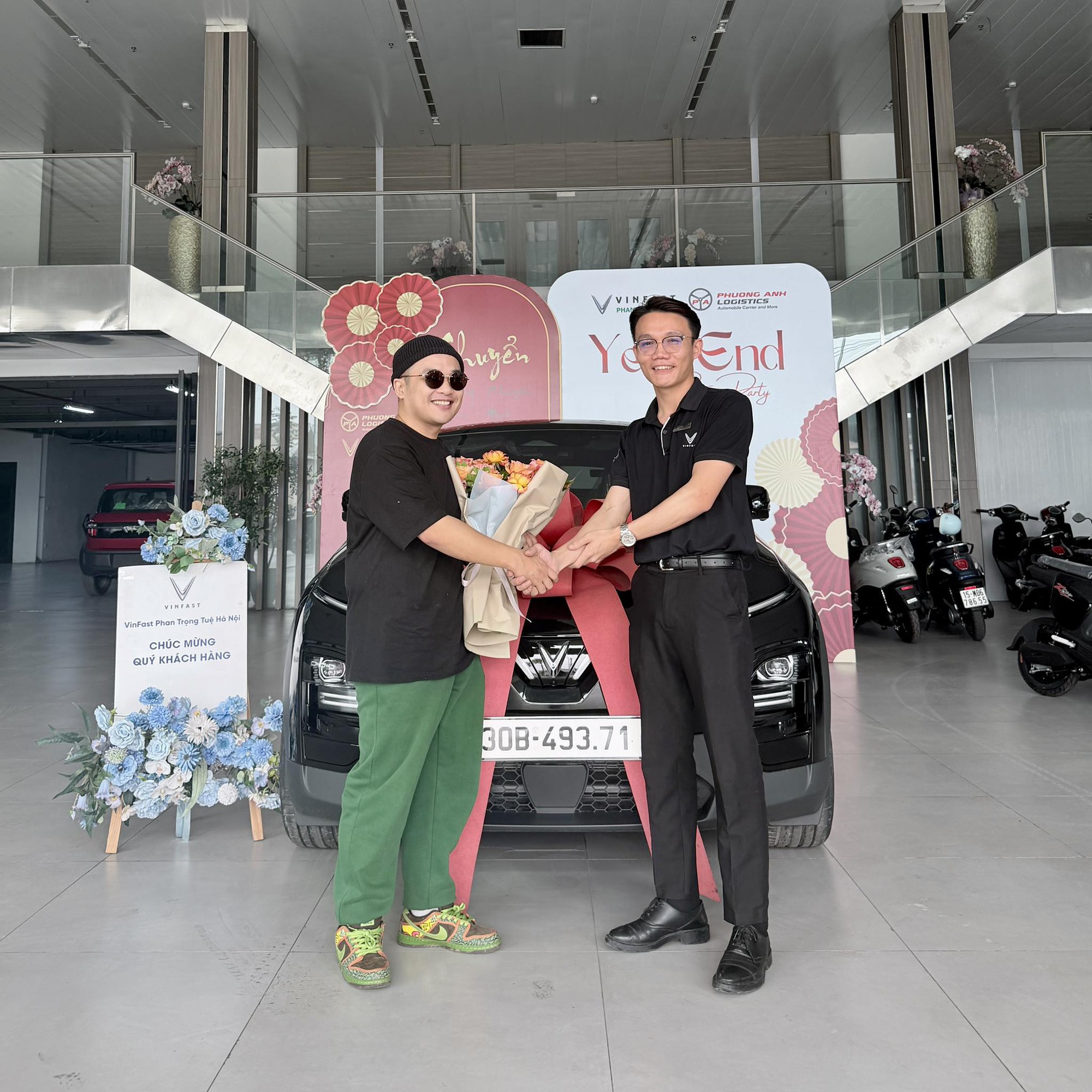 Rapper nh&oacute;m Da LAB bất ngờ tậu VinFast VF 6: 'Chưa mua được 911 n&ecirc;n tậu 6 trước vậy'- Ảnh 1.