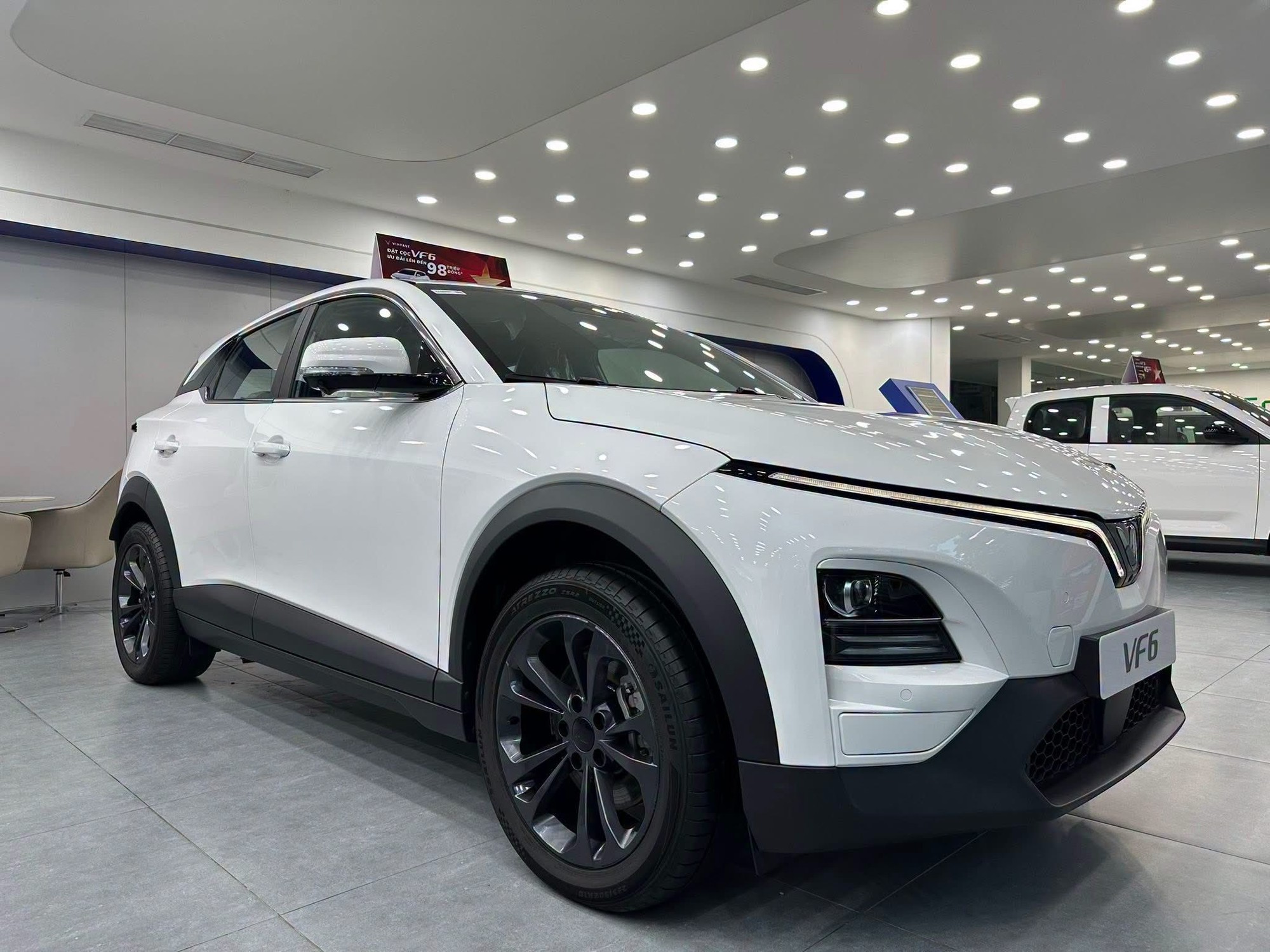 Rapper nh&oacute;m Da LAB bất ngờ tậu VinFast VF 6: 'Chưa mua được 911 n&ecirc;n tậu 6 trước vậy'- Ảnh 4.