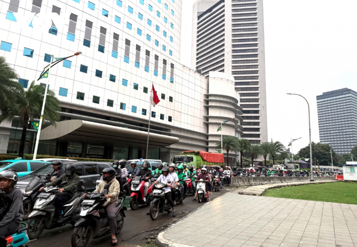 Indonesia: Th&aacute;ch thức với tham vọng chuyển đổi 120 triệu xe m&aacute;y xăng sang xe điện- Ảnh 1.