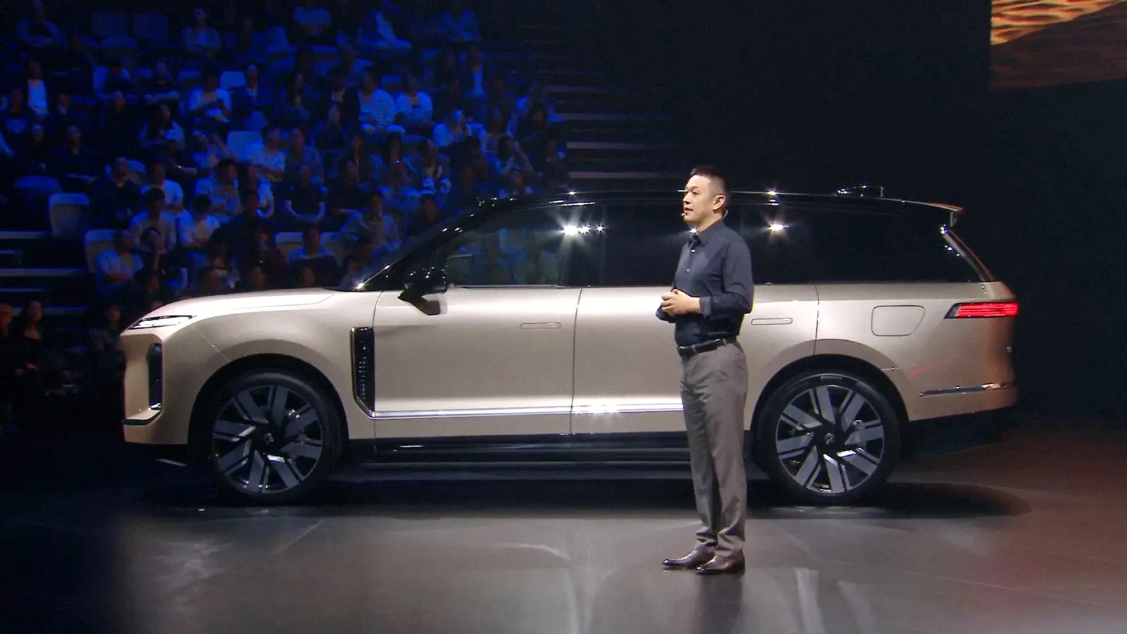 Tại triển l&atilde;m ngay s&aacute;t Việt Nam n&agrave;y, c&aacute;c h&atilde;ng nội địa đang nhắm gi&agrave;nh kh&aacute;ch của Porsche, Mercedes, BMW- Ảnh 1.