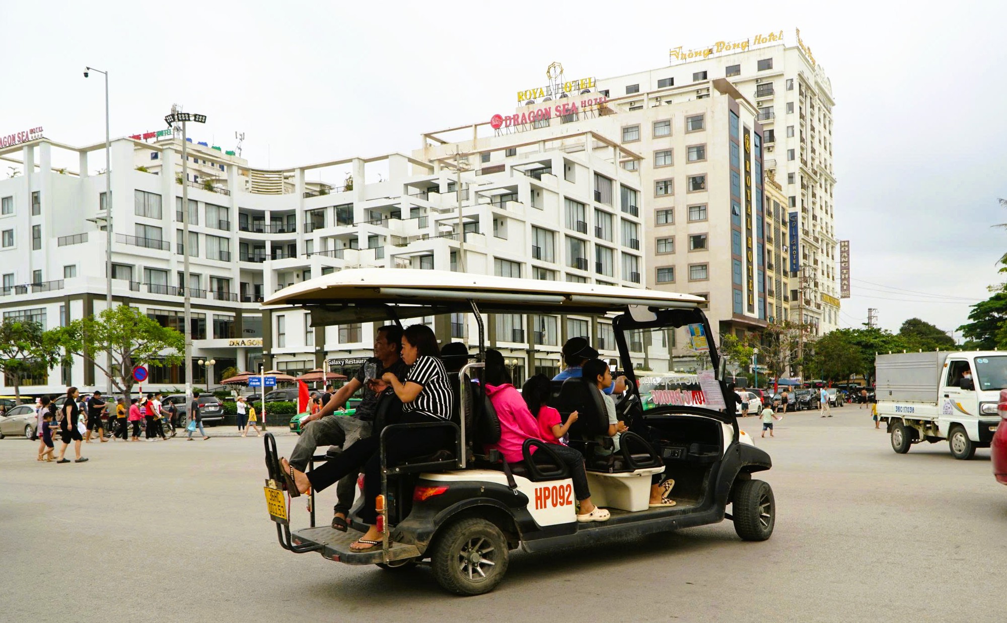 90% tai tiếng ở Sầm Sơn đến từ xe điện du lịch- Ảnh 2.