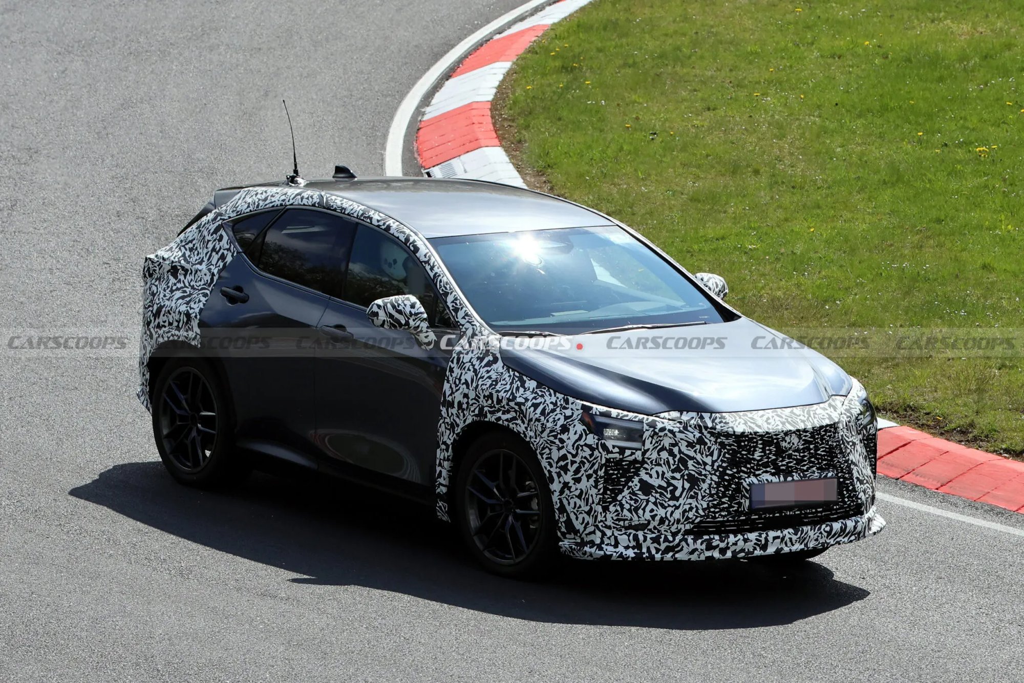 Lexus NX 2027 lộ diện tr&ecirc;n đường đua: Phong c&aacute;ch thể thao hơn để đấu BMW X3, dễ g&acirc;y ch&uacute; &yacute; khi mang về Việt Nam- Ảnh 1.