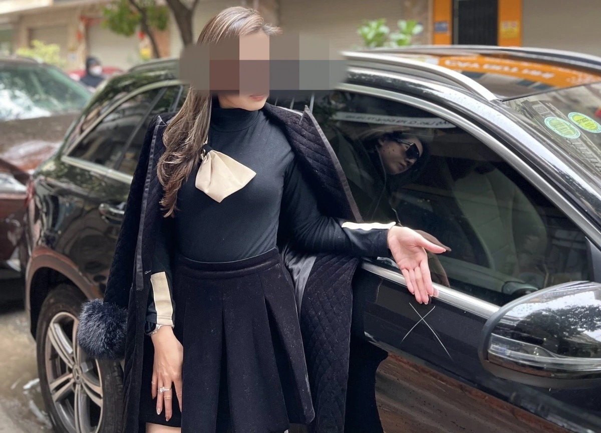 Diễn biến mới vụ Mercedes bị đập gương, c&agrave;o xước khi đỗ b&ecirc;n đường ở H&agrave; Nội- Ảnh 1.