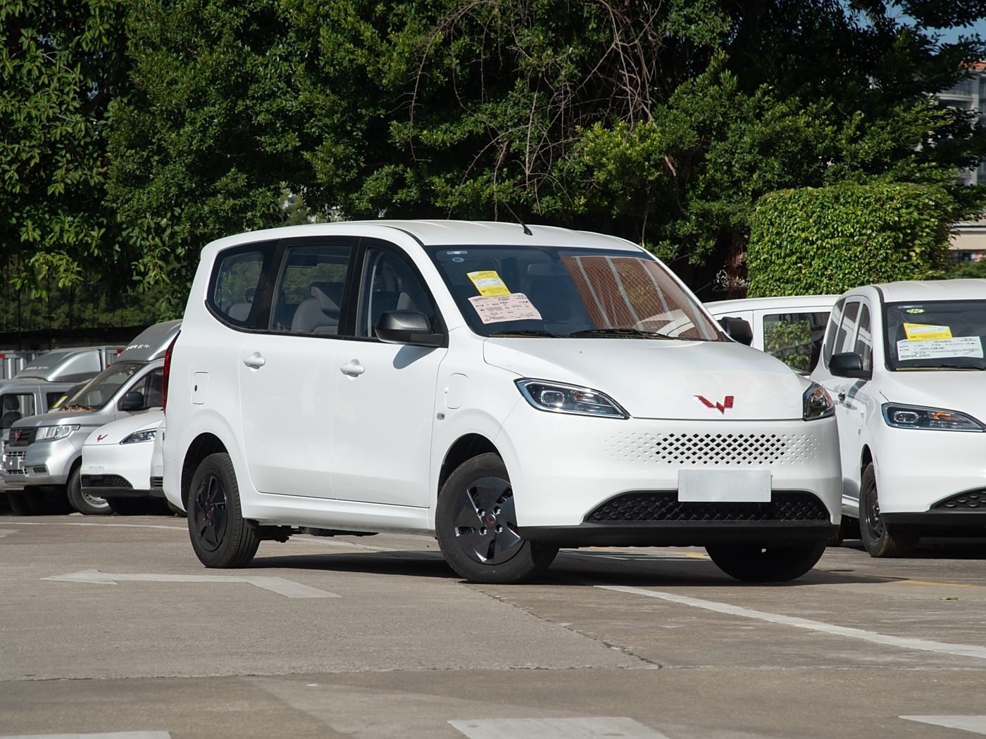 MPV điện Wuling HG7 nhận cọc tại Việt Nam: Gi&aacute; dự kiến 499 triệu, đi 300 km/sạc, &lsquo;phả hơi n&oacute;ng&rsquo; l&ecirc;n BYD M6- Ảnh 4.