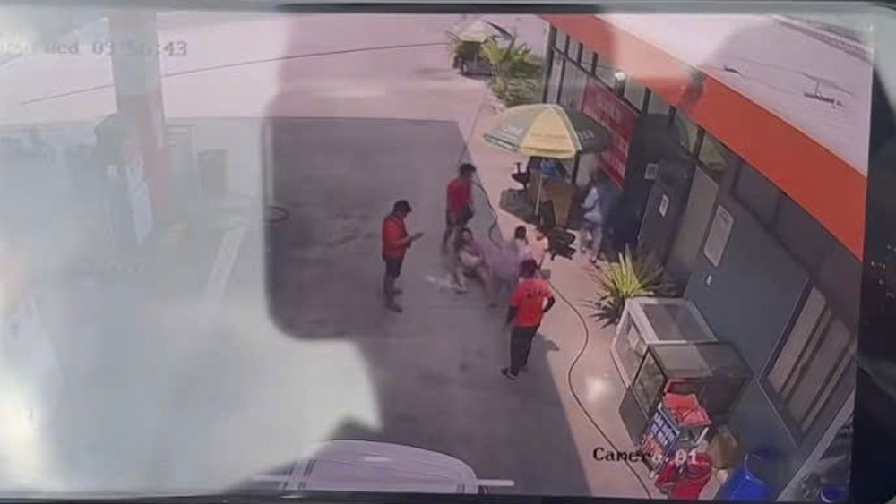 B&eacute; g&aacute;i gần 2 tuổi bị xe c&aacute;n tử vong khi nằm chơi trong c&acirc;y xăng ở TP.HCM- Ảnh 2.