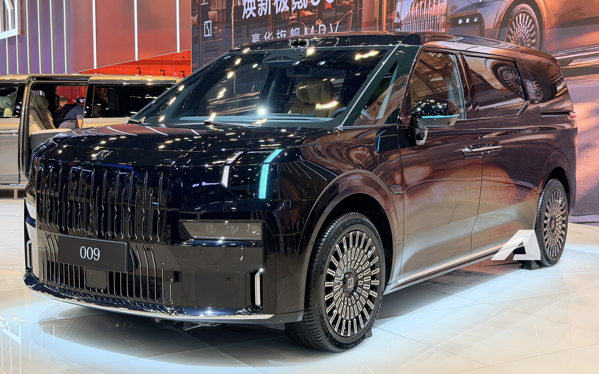 Xem thực tế Zeekr 009 2026 sắp về Việt Nam: MPV 7 chỗ c&oacute; nội thất sang xịn, loa như Bentley, mạnh cỡ si&ecirc;u xe, sạc 10 ph&uacute;t chạy 510km- Ảnh 9.