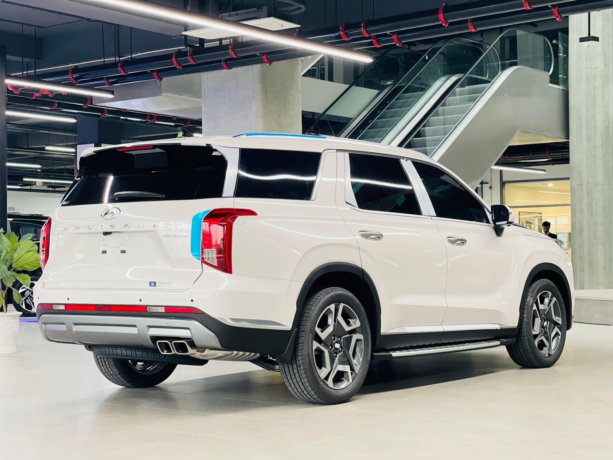 Hyundai Palisade giảm gi&aacute; ni&ecirc;m yết tới 170 triệu đồng: Bản &lsquo;base&rsquo; chỉ c&ograve;n 1,299 tỷ đồng, rẻ hơn cả Santa Fe tầm trung- Ảnh 2.