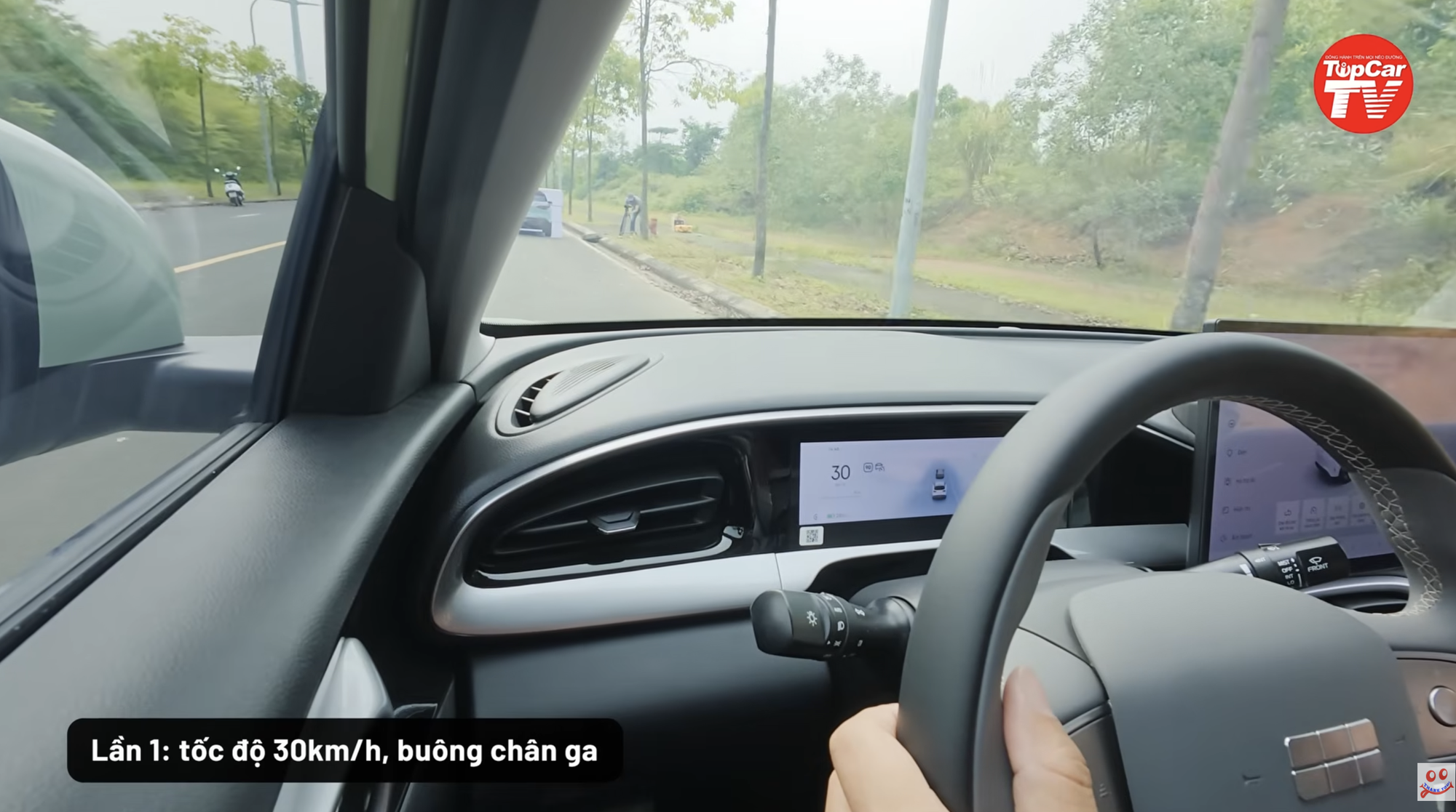 Loạt b&agrave;i thử vận h&agrave;nh cho thấy định hướng ch&uacute; trọng an to&agrave;n tr&ecirc;n Geely EX2- Ảnh 5.