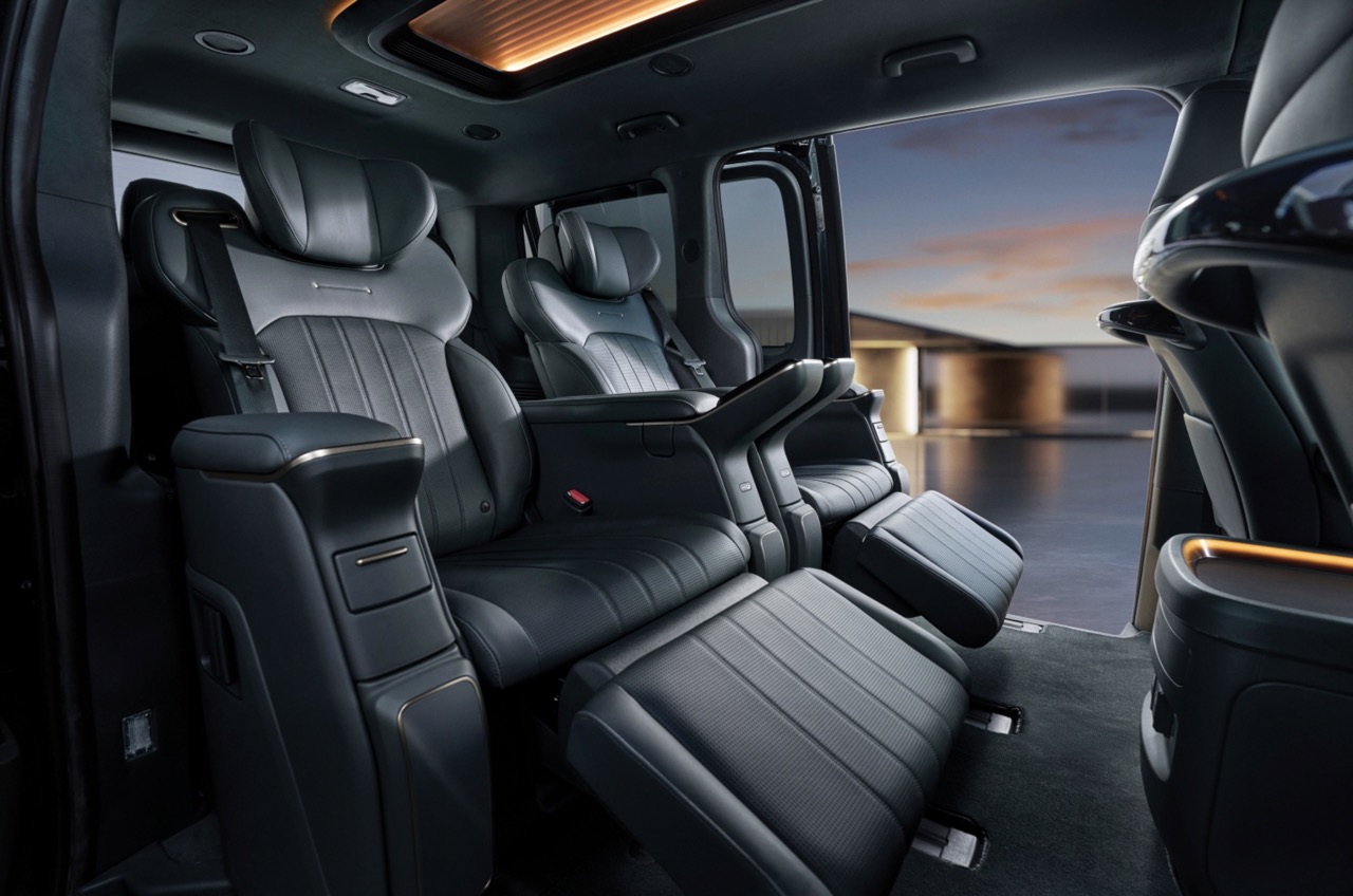 Hyundai Staria Limousine ra mắt: Nội thất như khoang hạng nhất cho &lsquo;chủ tịch&rsquo;, bản điện chạy gần 390km/sạc- Ảnh 3.