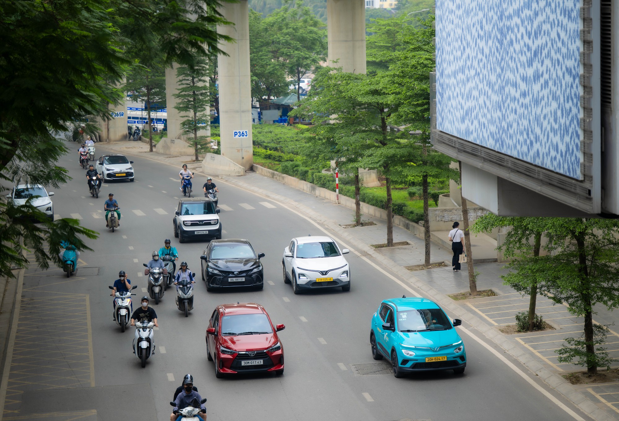 Tỷ ph&uacute; Phạm Nhật Vượng v&agrave; "mục ti&ecirc;u" với xe điện: C&aacute;ch một hệ sinh th&aacute;i l&agrave;m thay đổi cuộc chơi- Ảnh 4.