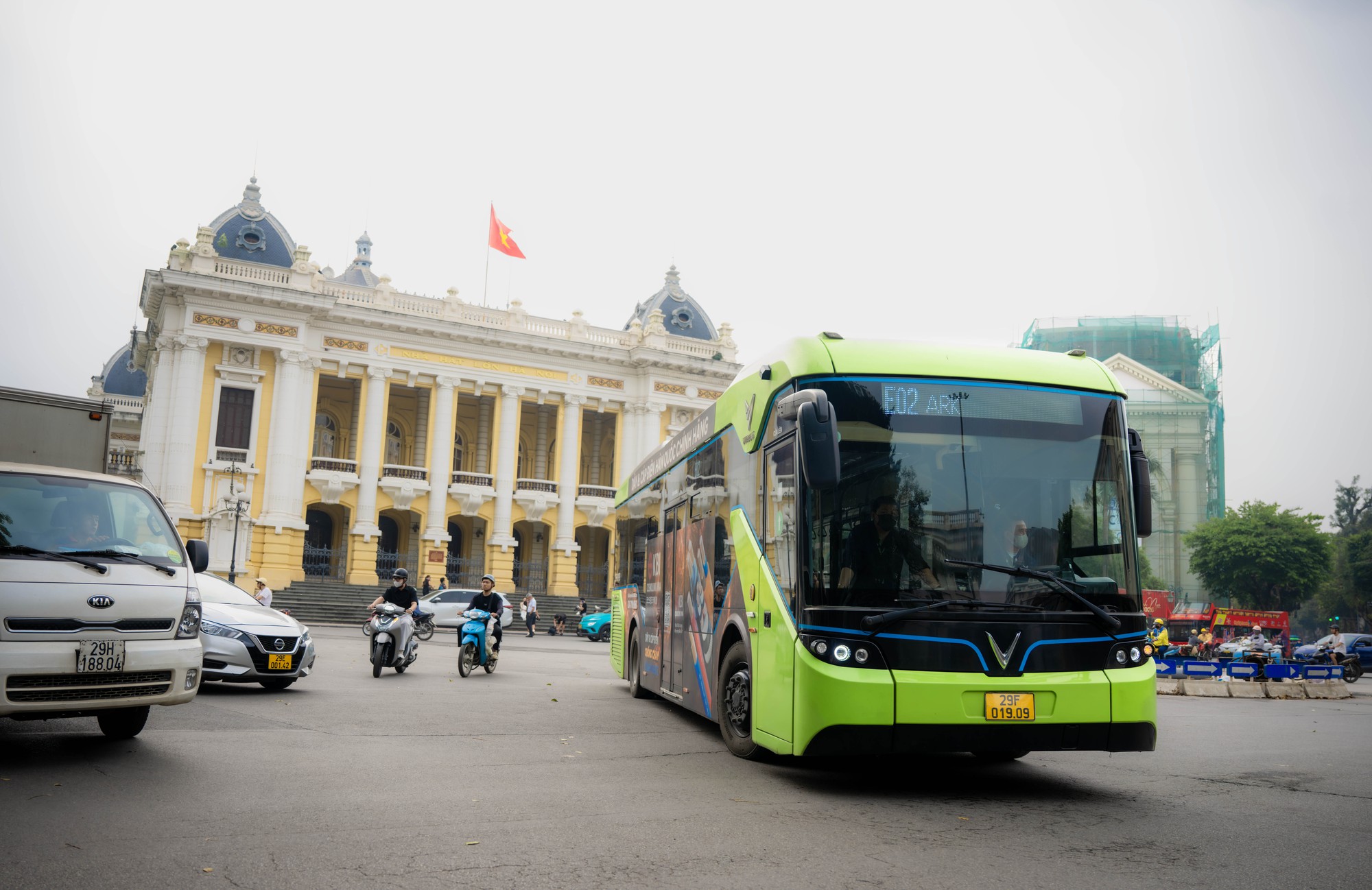 Tỷ ph&uacute; Phạm Nhật Vượng v&agrave; "mục ti&ecirc;u" với xe điện: C&aacute;ch một hệ sinh th&aacute;i l&agrave;m thay đổi cuộc chơi- Ảnh 3.