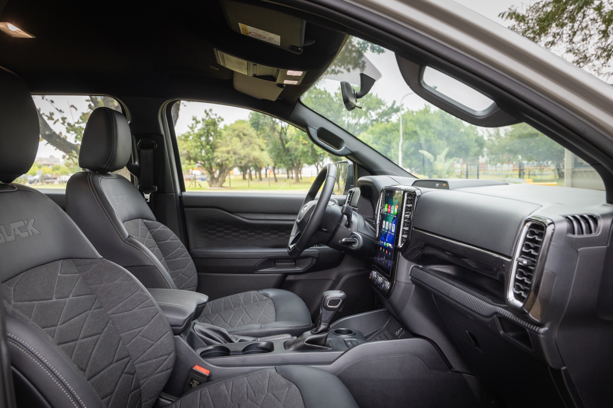 Chủ của hơn 140.000 chiếc Ford Ranger 2024-2026 n&agrave;y phải mang xe đến xưởng xử l&yacute; để tr&aacute;nh chập ch&aacute;y, nguy&ecirc;n nh&acirc;n từ một loại đ&egrave;n trong nội thất- Ảnh 2.