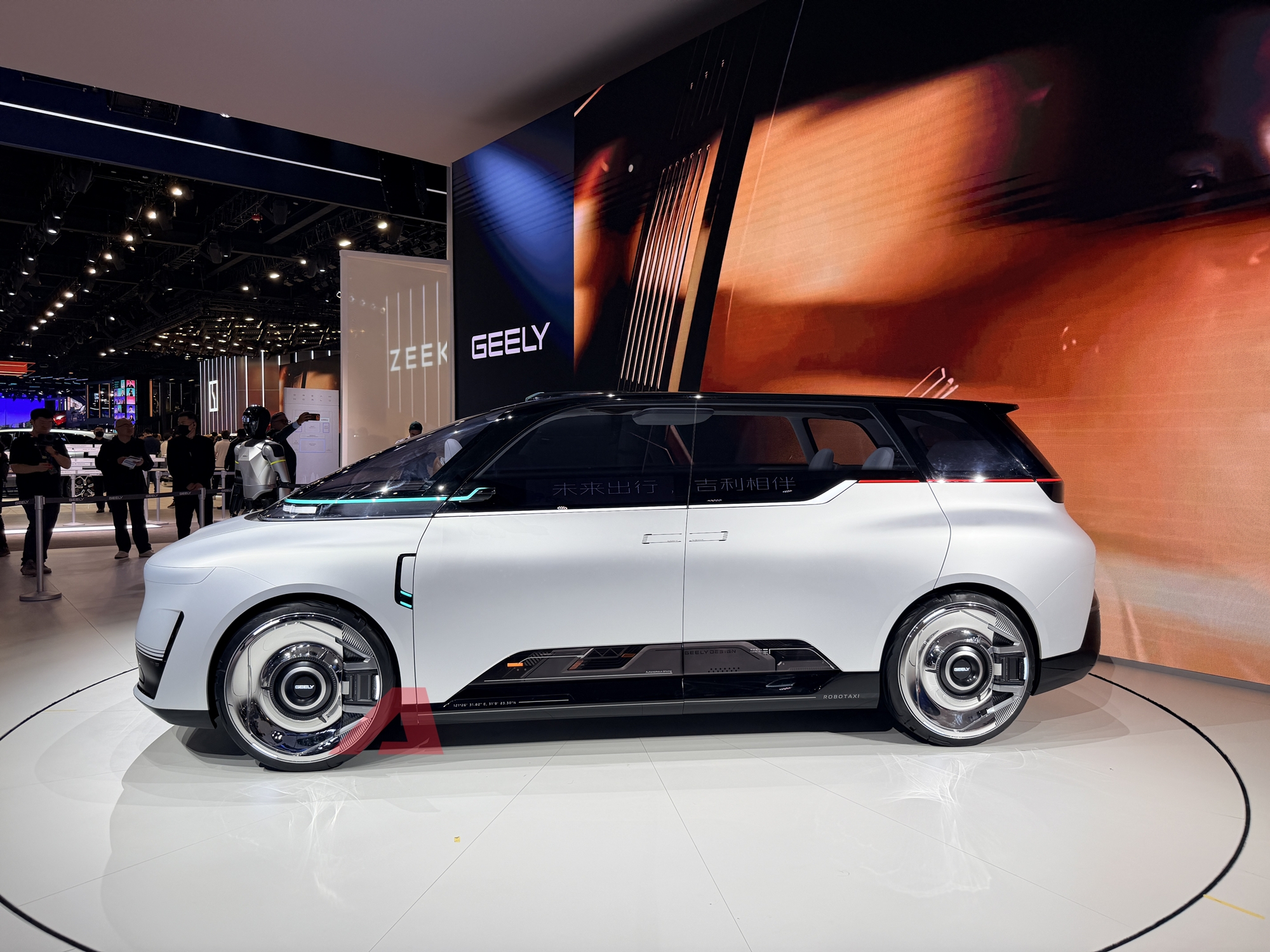 Geely Eva Cab ra mắt: Taxi tự l&aacute;i cấp độ 4, bảo mật cấp độ lượng tử, 'hiểu' khung cảnh xung quanh như người, hoạt động ngay từ năm sau- Ảnh 8.