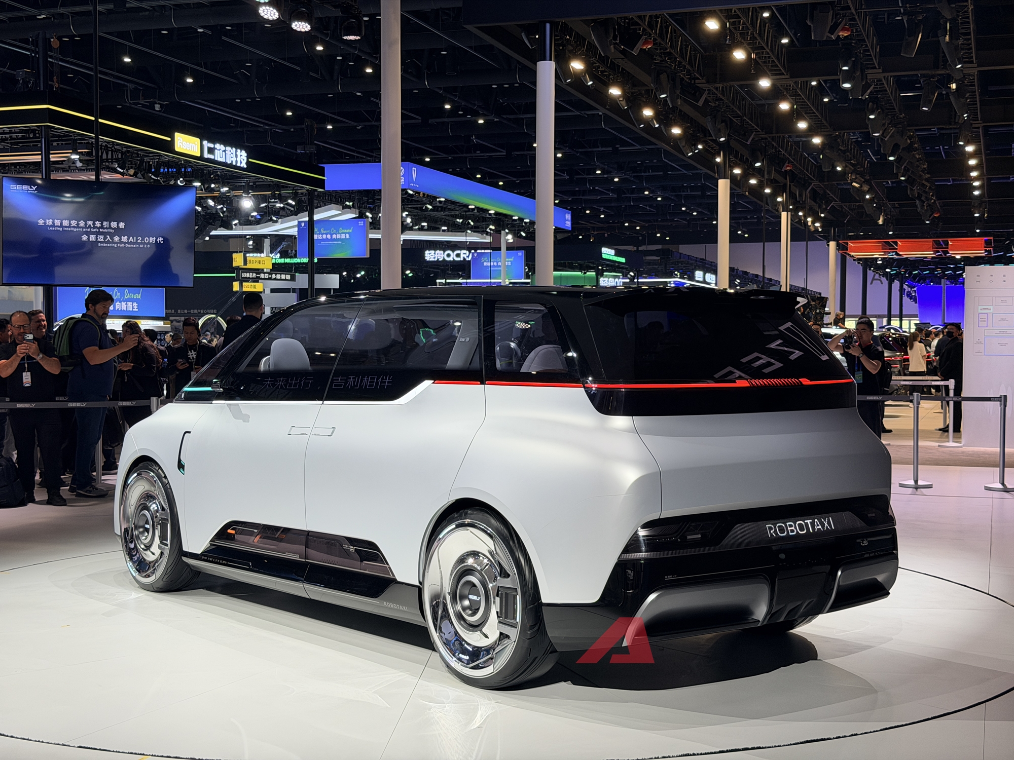 Geely Eva Cab ra mắt: Taxi tự l&aacute;i cấp độ 4, bảo mật cấp độ lượng tử, 'hiểu' khung cảnh xung quanh như người, hoạt động ngay từ năm sau- Ảnh 9.