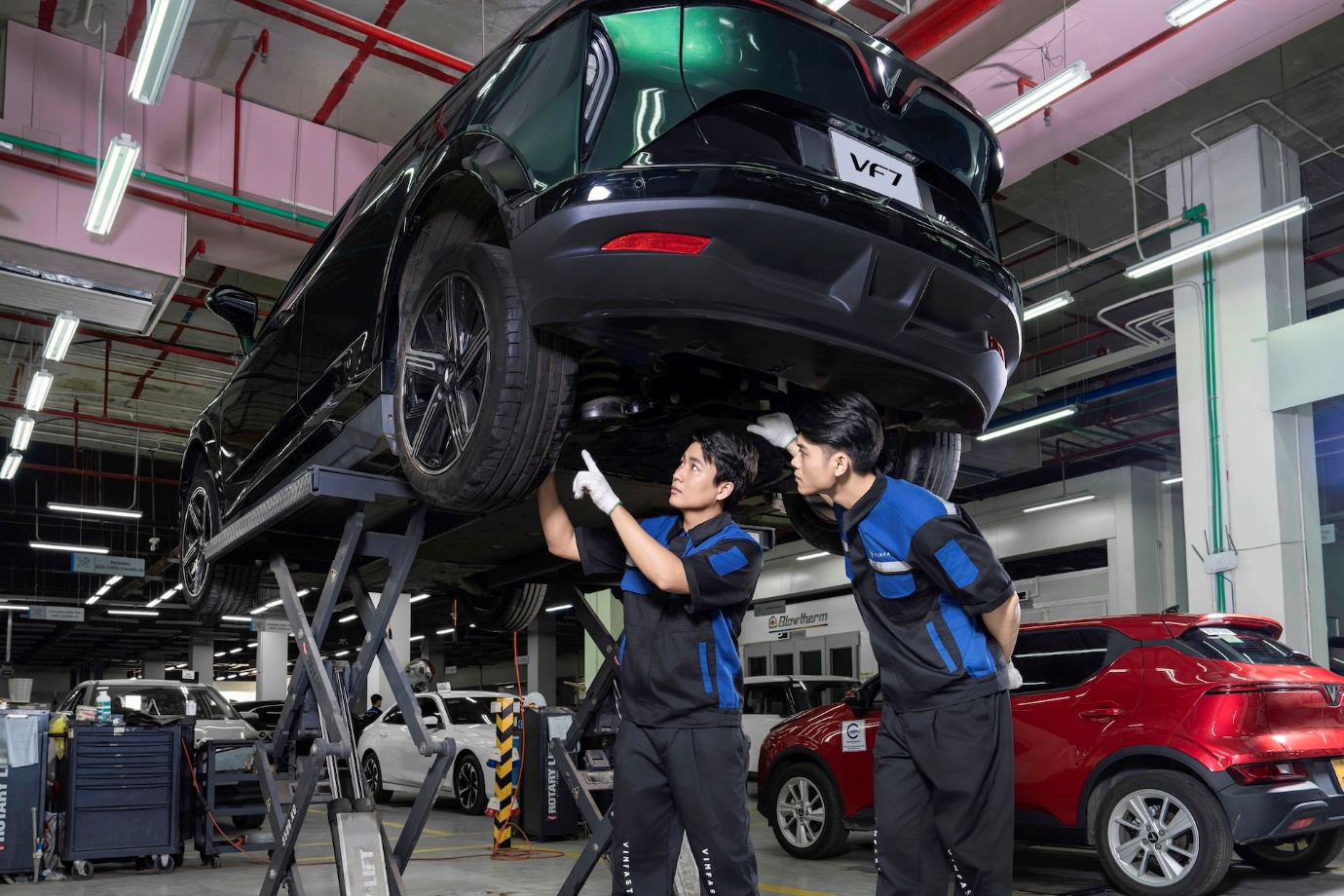 Ở v&ugrave;ng n&uacute;i s&acirc;u vẫn được hỗ trợ kịp thời, dịch vụ hậu m&atilde;i VinFast &ldquo;ghi điểm&rdquo; với người d&ugrave;ng Việt- Ảnh 1.