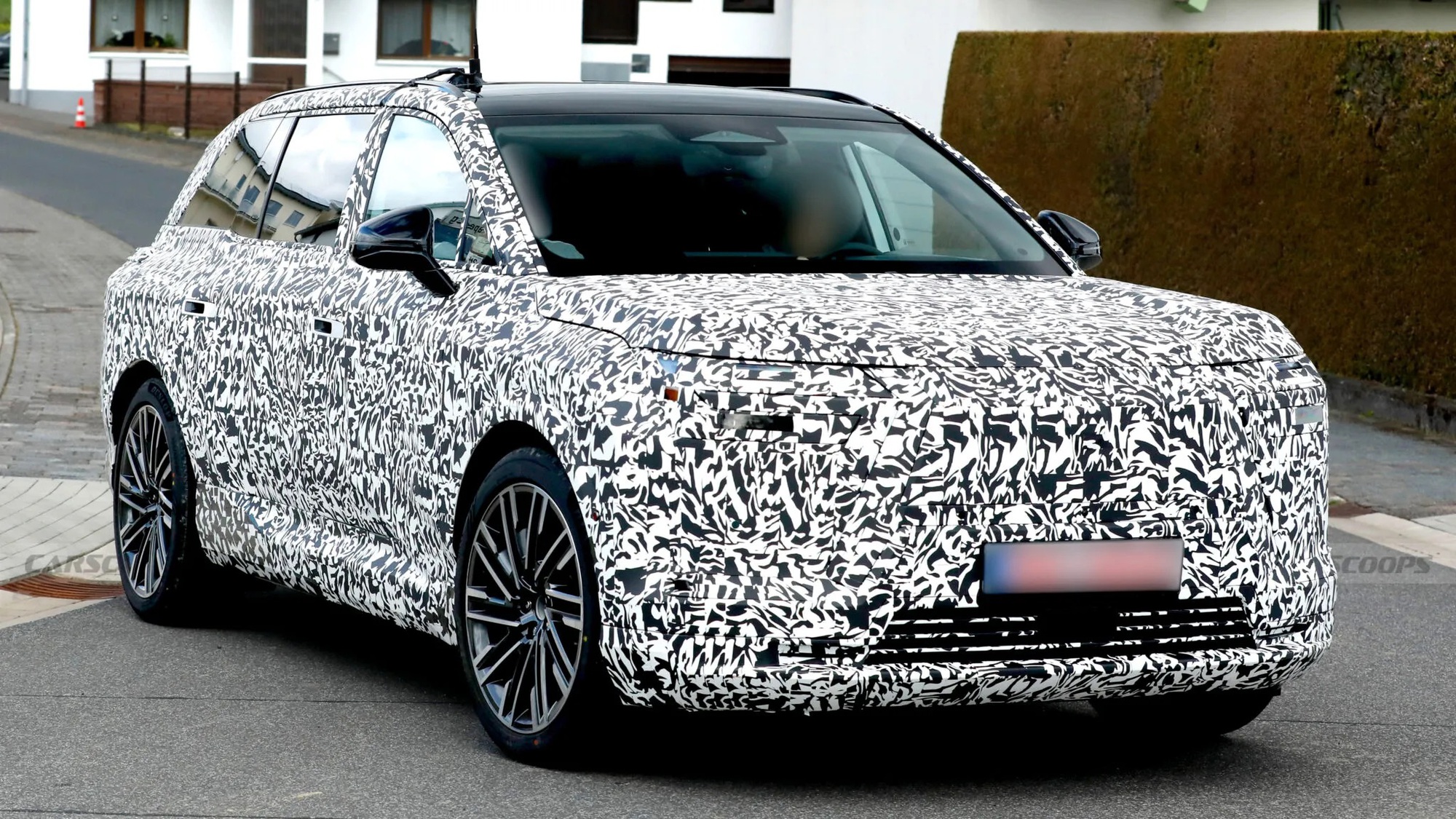 Lexus TZ - SUV 7 chỗ động cơ điện mới lộ diện tr&ecirc;n đường với d&aacute;ng như Highlander- Ảnh 1.