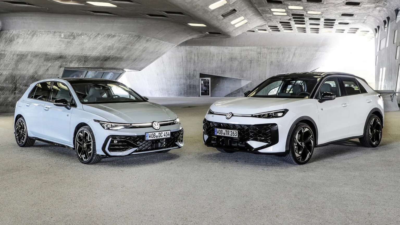 Volkswagen Golf bản hybrid mới n&agrave;y m&agrave; về Việt Nam th&igrave; dễ c&oacute; nhiều người th&iacute;ch: Dưới 60km/h chạy như xe điện, kh&ocirc;ng cần sạc, c&oacute; g&oacute;i thể thao cạnh tranh Civic RS- Ảnh 1.