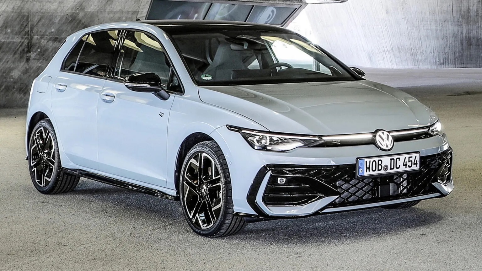 Volkswagen Golf bản hybrid mới n&agrave;y m&agrave; về Việt Nam th&igrave; dễ c&oacute; nhiều người th&iacute;ch: Dưới 60km/h chạy như xe điện, kh&ocirc;ng cần sạc, c&oacute; g&oacute;i thể thao cạnh tranh Civic RS- Ảnh 2.