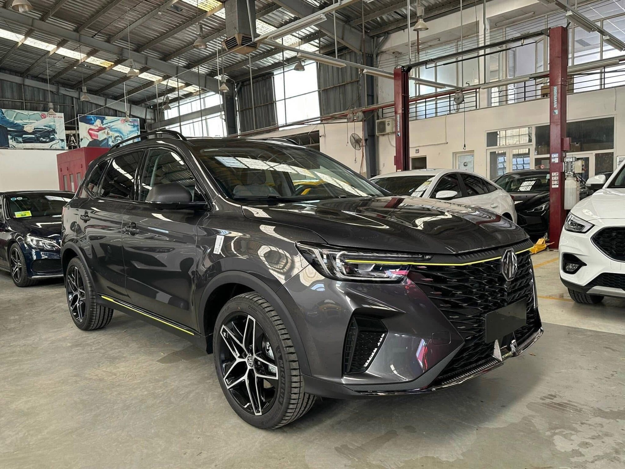 H&agrave;ng loạt xe giảm gi&aacute; kỷ lục, c&oacute; mẫu giảm gần tỷ đồng, nhảy xuống đấu với cả 'đ&agrave;n em'- Ảnh 4.