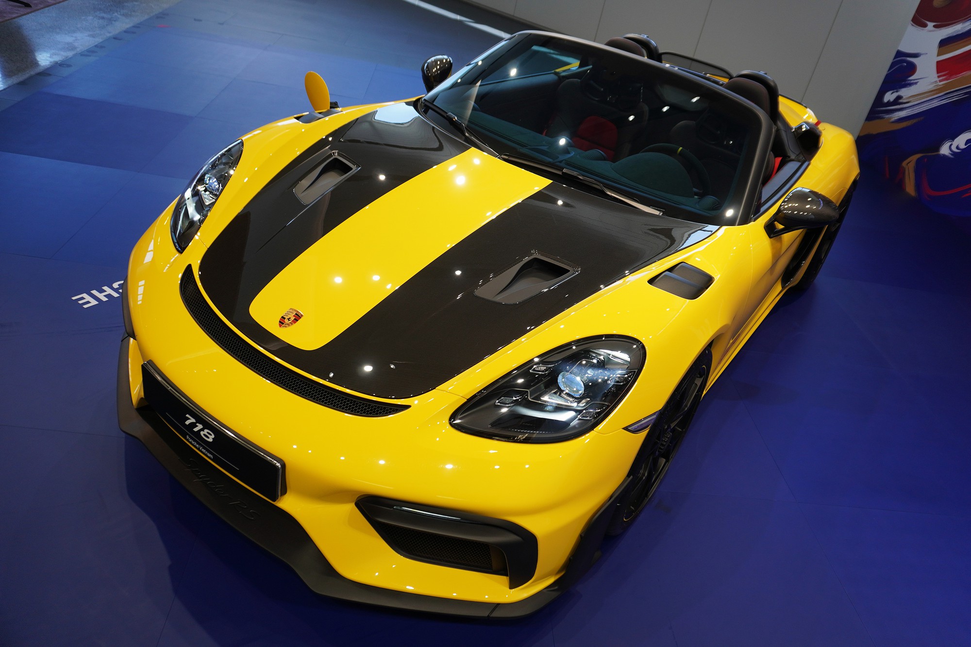 T&ocirc;i sờ tận tay Porsche 718 Spyder RS độc nhất Việt Nam: Phanh gốm hơn 500 triệu, tổng tiền 'option' dư mua 1 chiếc Mercedes GLC- Ảnh 1.