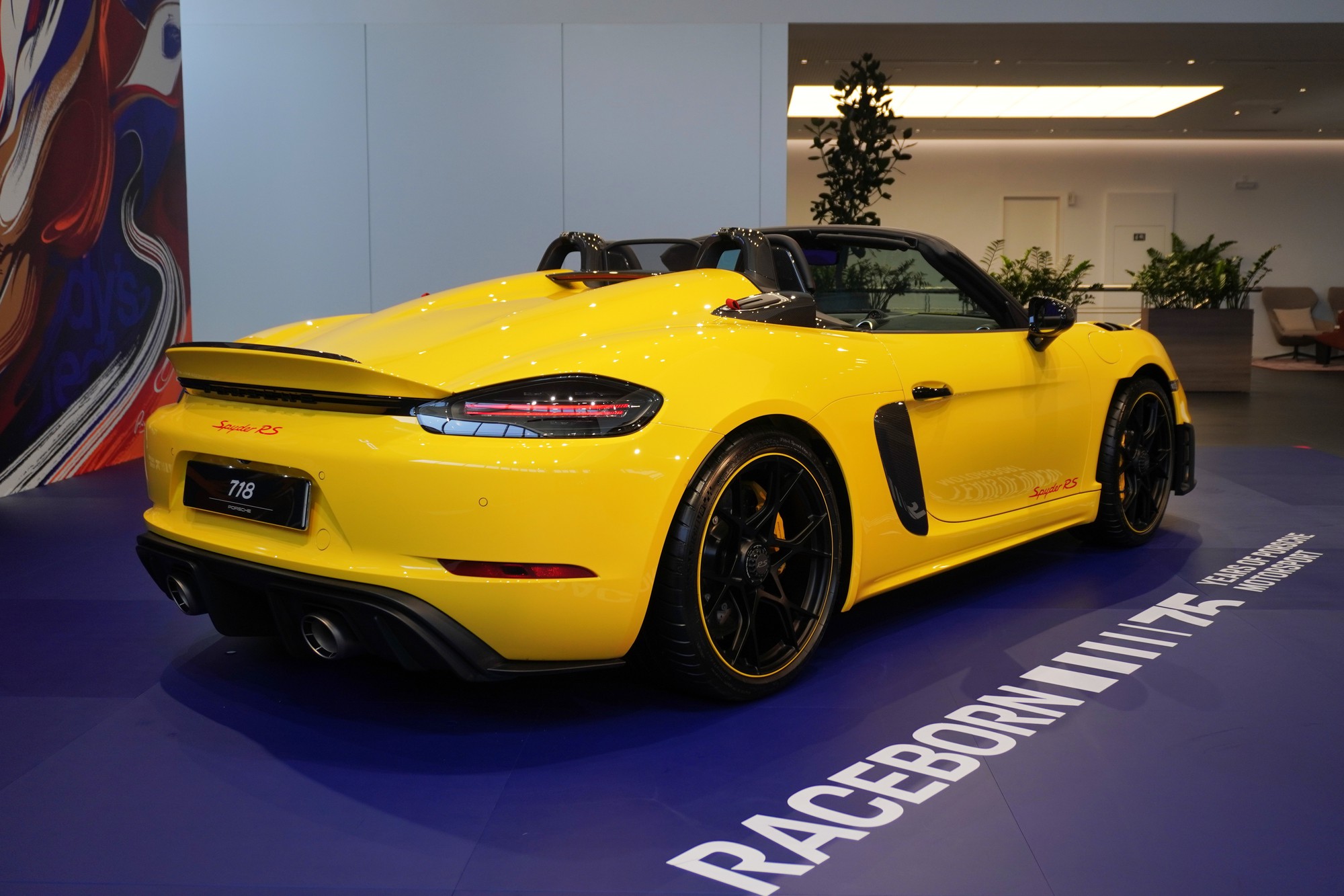 T&ocirc;i sờ tận tay Porsche 718 Spyder RS độc nhất Việt Nam: Phanh gốm hơn 500 triệu, tổng tiền 'option' dư mua 1 chiếc Mercedes GLC- Ảnh 5.