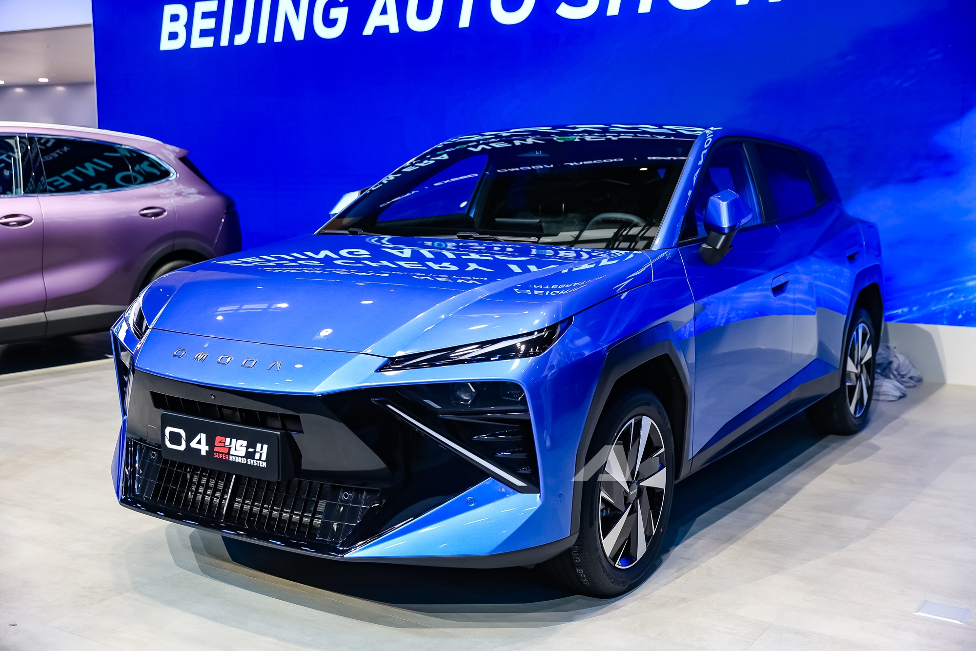 Đ&acirc;y l&agrave; Omoda O4 dự kiến lắp r&aacute;p ở Việt Nam: Thiết kế gợi nhớ si&ecirc;u xe, n&uacute;t khởi động kiểu Lamborghini, 3 t&ugrave;y chọn động cơ- Ảnh 1.