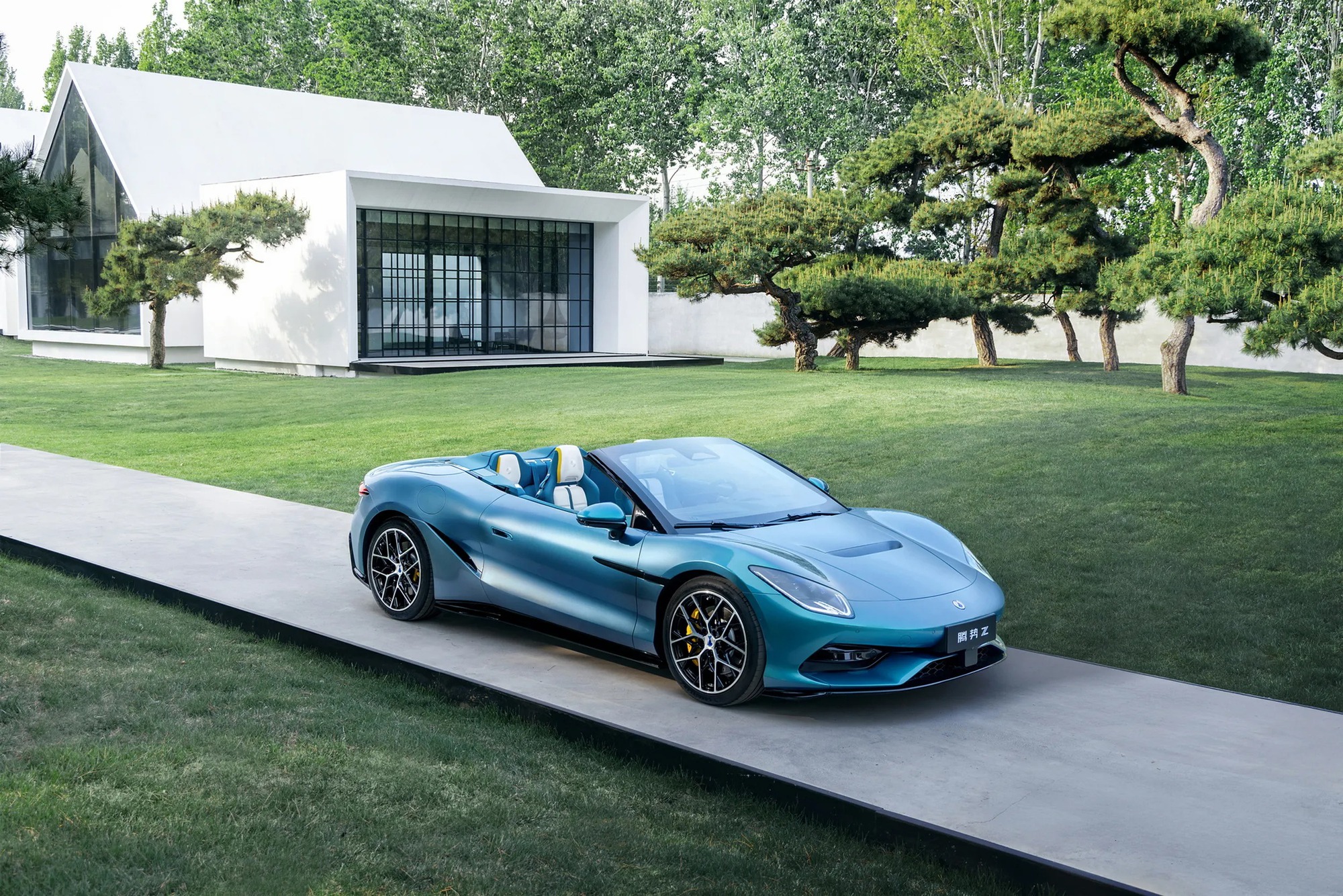 BYD quay lại b&aacute;n xe mui trần: 3 động cơ điện mạnh hơn 1.000 m&atilde; lực, hệ thống treo d&ugrave;ng c&ocirc;ng nghệ từ t&iacute;nh, gi&aacute; b&aacute;n kh&ocirc;ng rẻ- Ảnh 1.