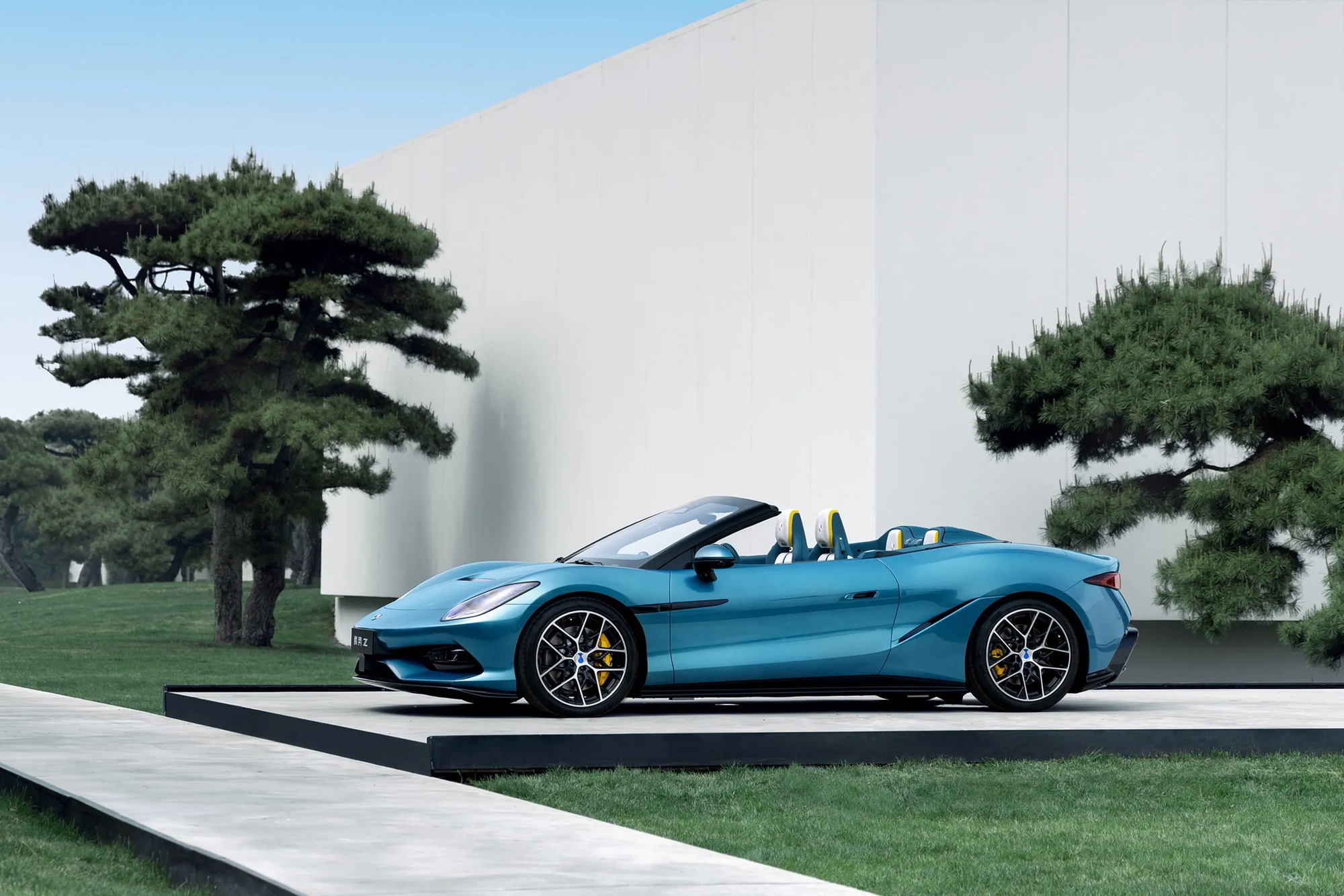 BYD quay lại b&aacute;n xe mui trần: 3 động cơ điện mạnh hơn 1.000 m&atilde; lực, hệ thống treo d&ugrave;ng c&ocirc;ng nghệ từ t&iacute;nh, gi&aacute; b&aacute;n kh&ocirc;ng rẻ- Ảnh 3.