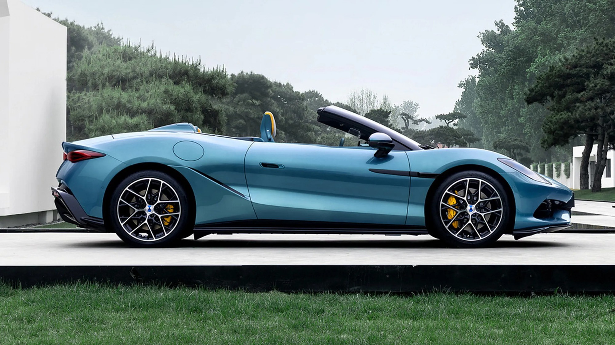 BYD quay lại b&aacute;n xe mui trần: 3 động cơ điện mạnh hơn 1.000 m&atilde; lực, hệ thống treo d&ugrave;ng c&ocirc;ng nghệ từ t&iacute;nh, gi&aacute; b&aacute;n kh&ocirc;ng rẻ- Ảnh 2.