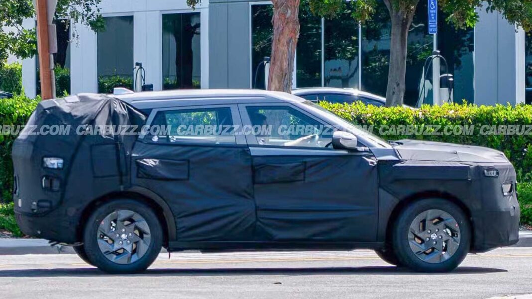 Hyundai Creta đời mới chạy thử tr&ecirc;n đường với k&iacute;ch thước lớn hơn hẳn, d&aacute;ng g&oacute;c cạnh như &lsquo;tiểu Santa Fe&rsquo;, dễ th&ecirc;m hybrid cạnh tranh Yaris Cross, Xforce- Ảnh 3.
