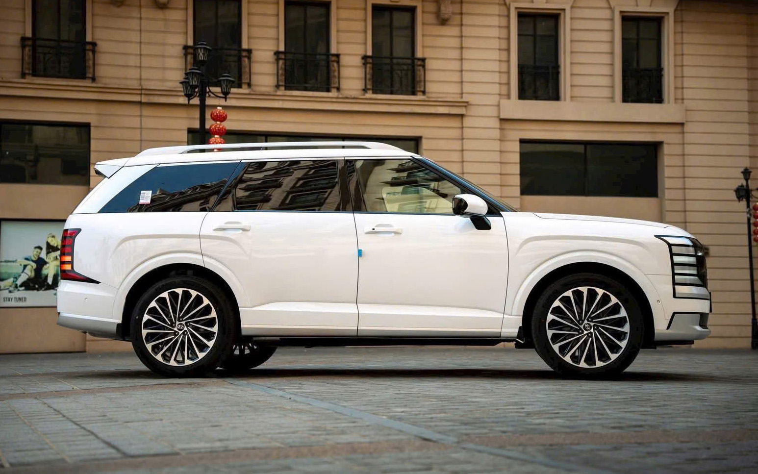 Đại l&yacute; b&aacute;o Hyundai Palisade gi&aacute; tạm t&iacute;nh từ hơn 1,7 tỷ đồng tại Việt Nam: 3 phi&ecirc;n bản, t&ugrave;y chọn m&aacute;y xăng turbo, hybrid mạnh hơn Santa Fe- Ảnh 2.