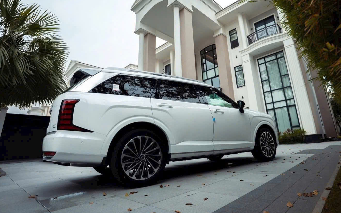 Đại l&yacute; b&aacute;o Hyundai Palisade gi&aacute; tạm t&iacute;nh từ hơn 1,7 tỷ đồng tại Việt Nam: 3 phi&ecirc;n bản, t&ugrave;y chọn m&aacute;y xăng turbo, hybrid mạnh hơn Santa Fe- Ảnh 8.