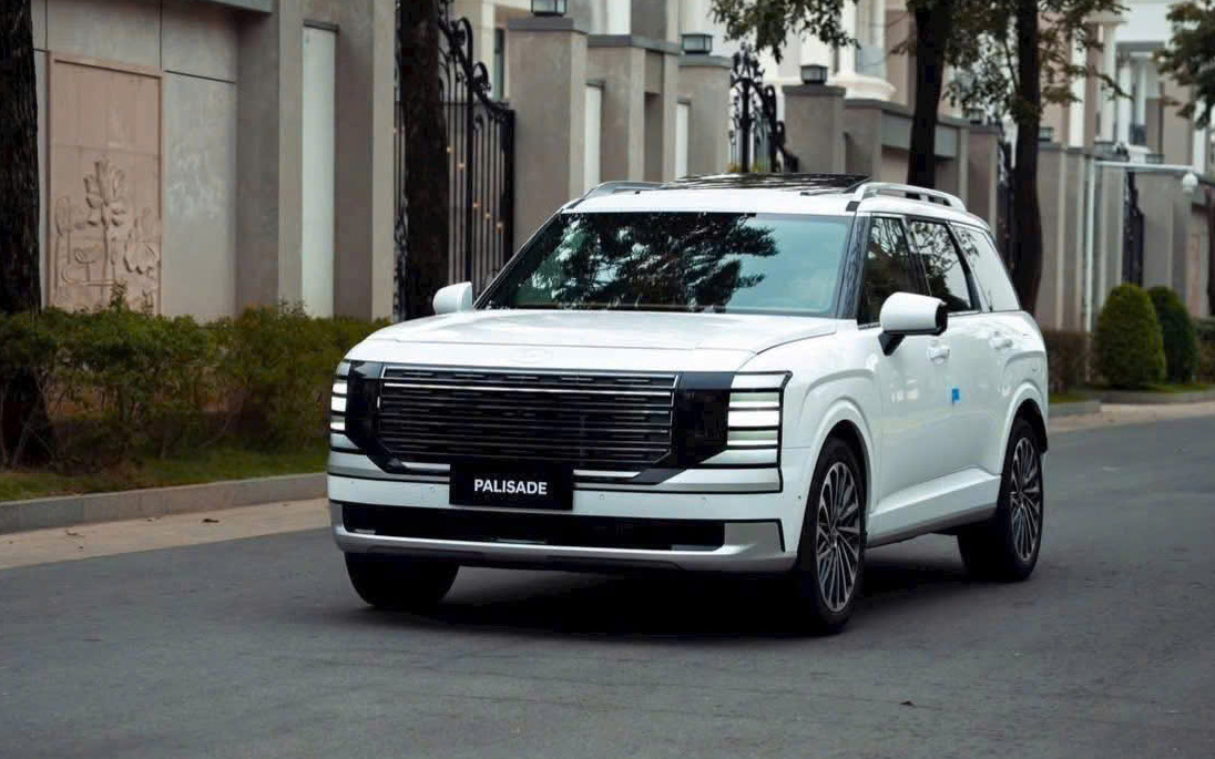 Đại l&yacute; b&aacute;o Hyundai Palisade gi&aacute; tạm t&iacute;nh từ hơn 1,7 tỷ đồng tại Việt Nam: 3 phi&ecirc;n bản, t&ugrave;y chọn m&aacute;y xăng turbo, hybrid mạnh hơn Santa Fe- Ảnh 6.