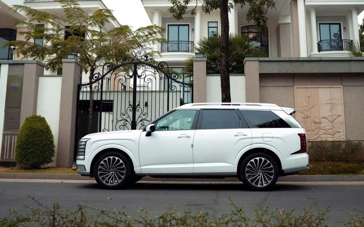 Đại l&yacute; b&aacute;o Hyundai Palisade gi&aacute; tạm t&iacute;nh từ hơn 1,7 tỷ đồng tại Việt Nam: 3 phi&ecirc;n bản, t&ugrave;y chọn m&aacute;y xăng turbo, hybrid mạnh hơn Santa Fe- Ảnh 7.