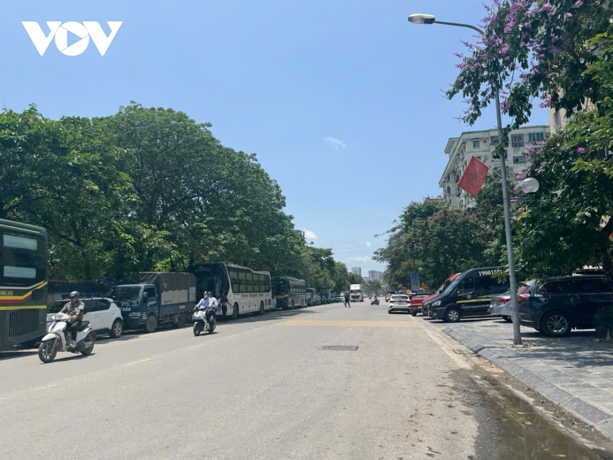 Kỳ nghỉ lễ: Bến xe truyền thống ế kh&aacute;ch, xe limousine, xe gh&eacute;p k&iacute;n chỗ- Ảnh 12.