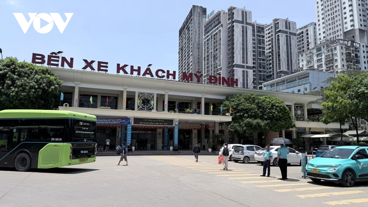Kỳ nghỉ lễ: Bến xe truyền thống ế kh&aacute;ch, xe limousine, xe gh&eacute;p k&iacute;n chỗ- Ảnh 1.