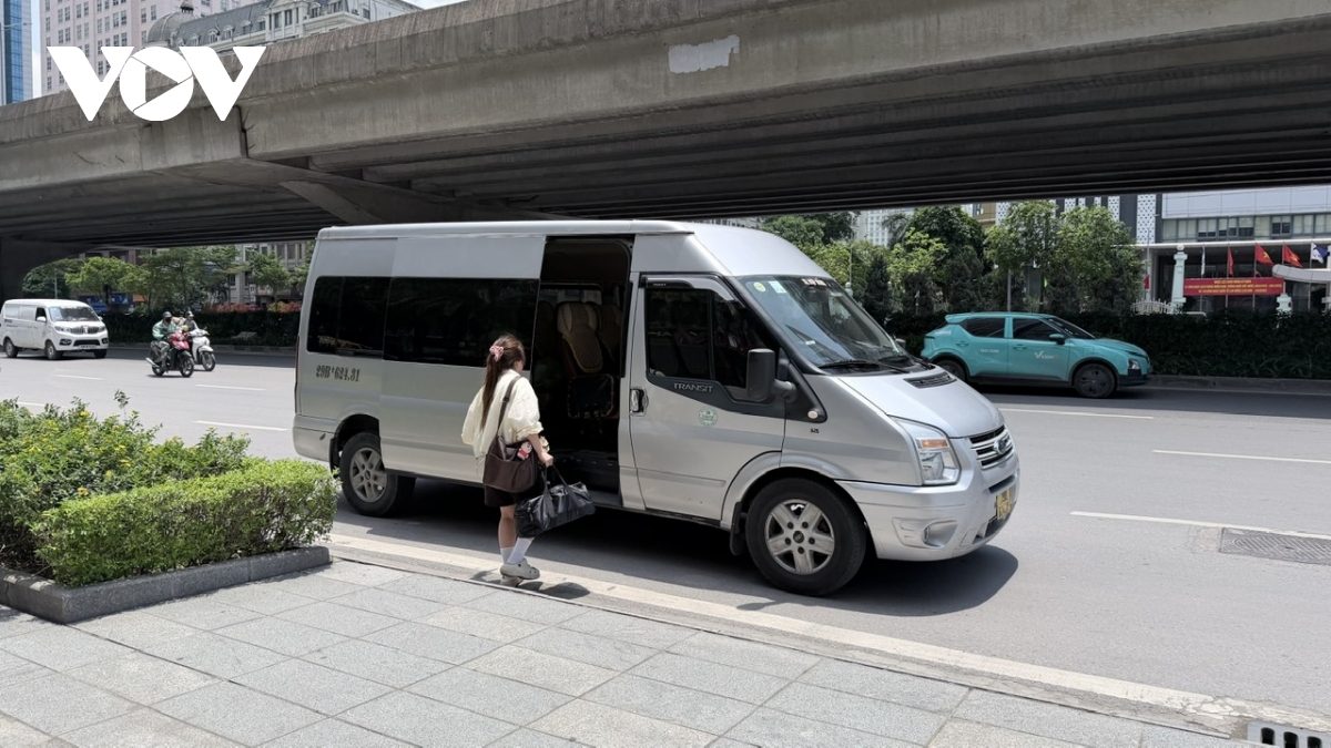 Kỳ nghỉ lễ: Bến xe truyền thống ế kh&aacute;ch, xe limousine, xe gh&eacute;p k&iacute;n chỗ- Ảnh 15.